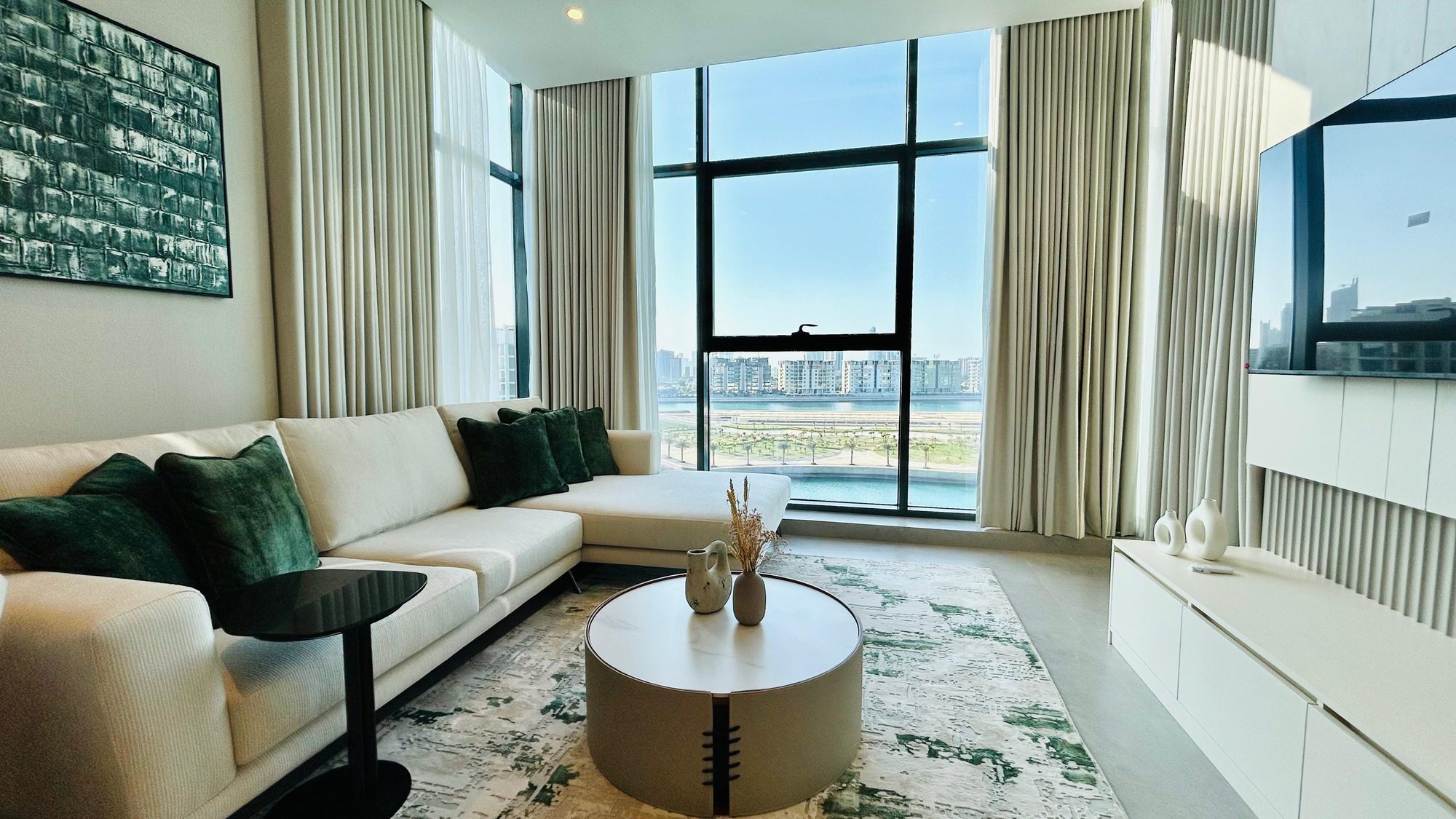 One Bedroom Apartment with Gym and Pool Access