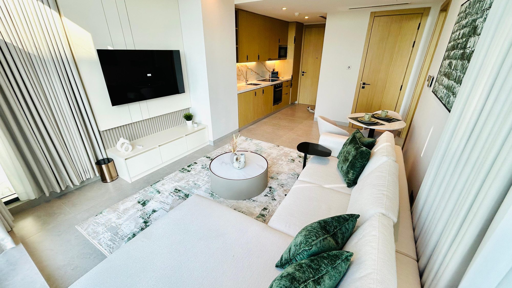 One Bedroom Apartment with Gym and Pool Access