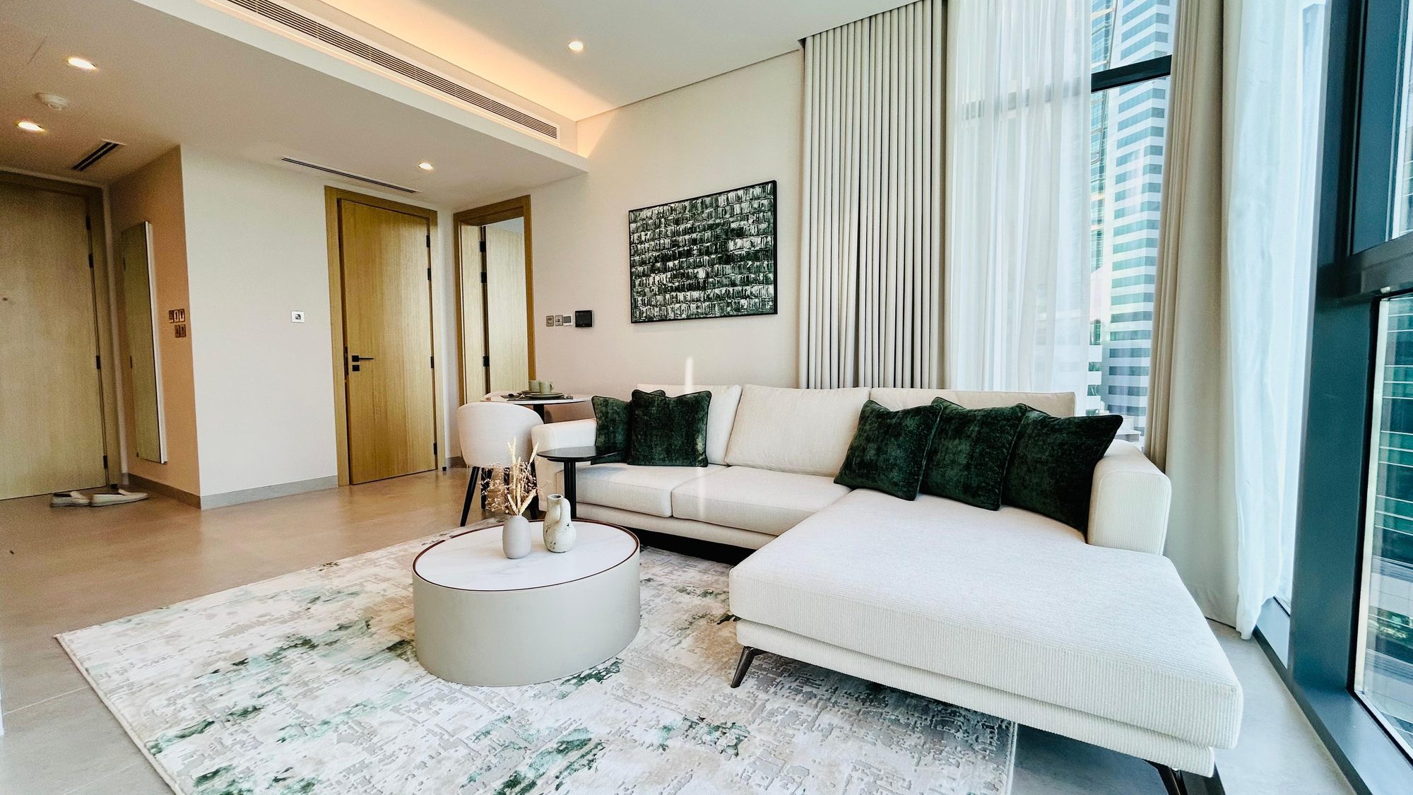 One Bedroom Apartment with Gym and Pool Access