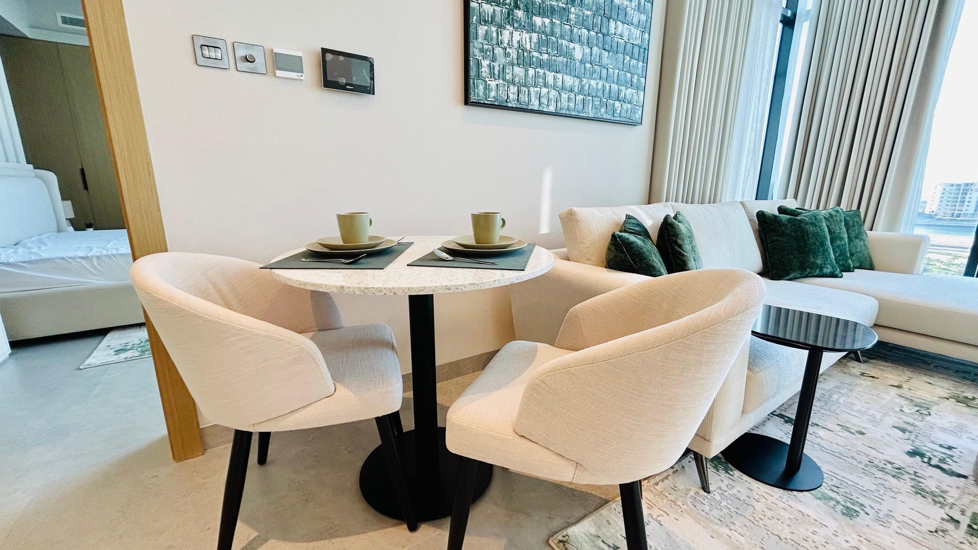 One Bedroom Apartment with Gym and Pool Access