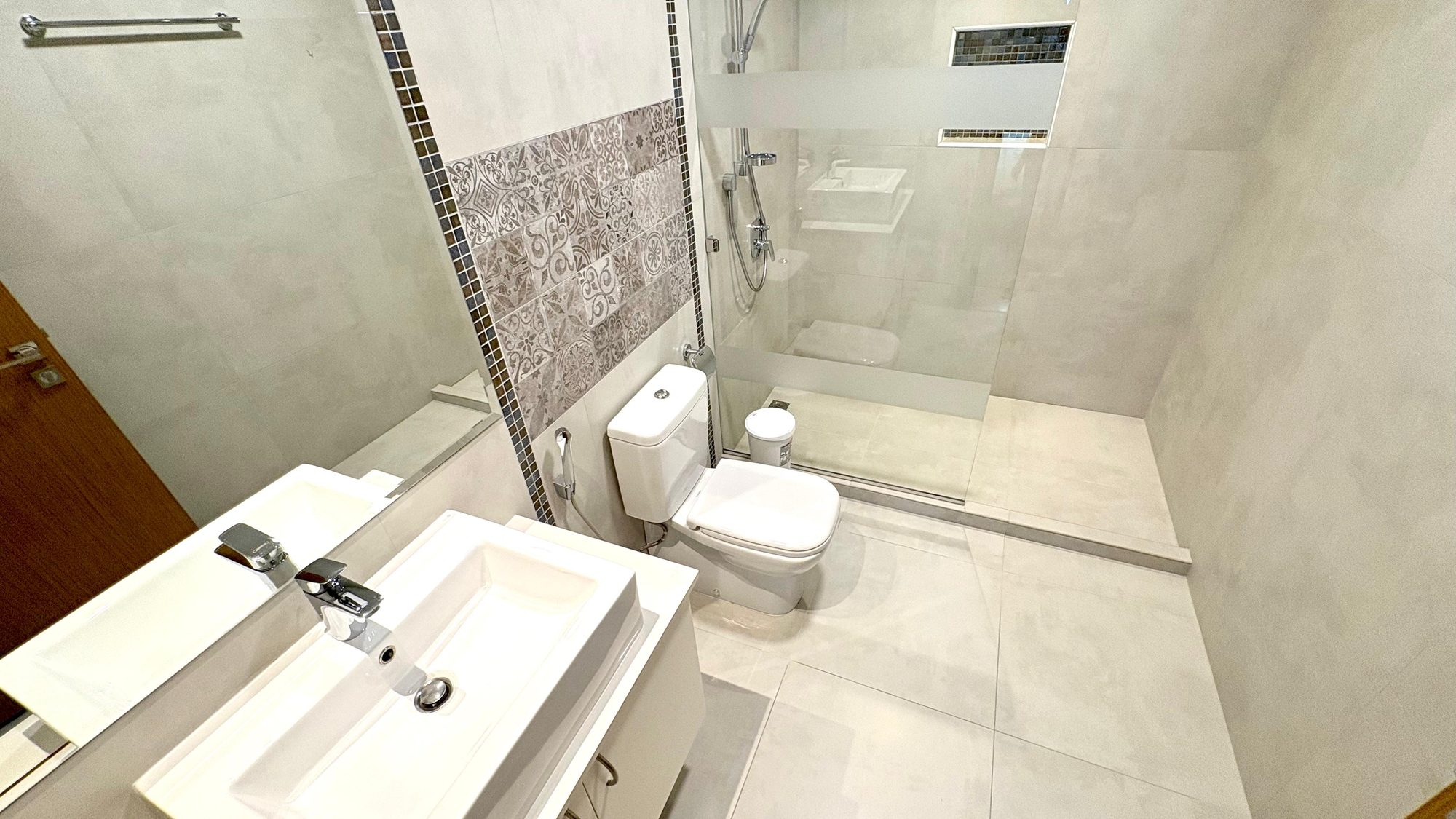 One Bedroom Apartment with Two Bathrooms