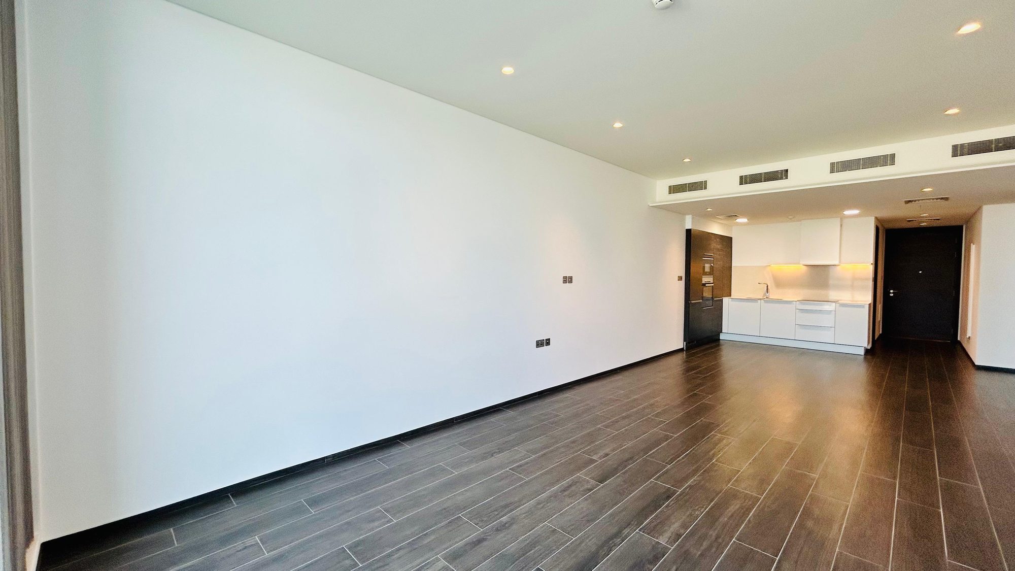 Three Bedroom Semi-Furnished Apartment, 186 sqm
