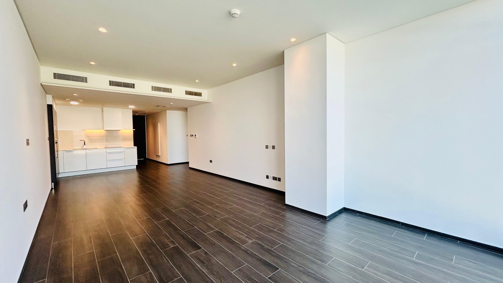 Three Bedroom Semi-Furnished Apartment, 186 sqm