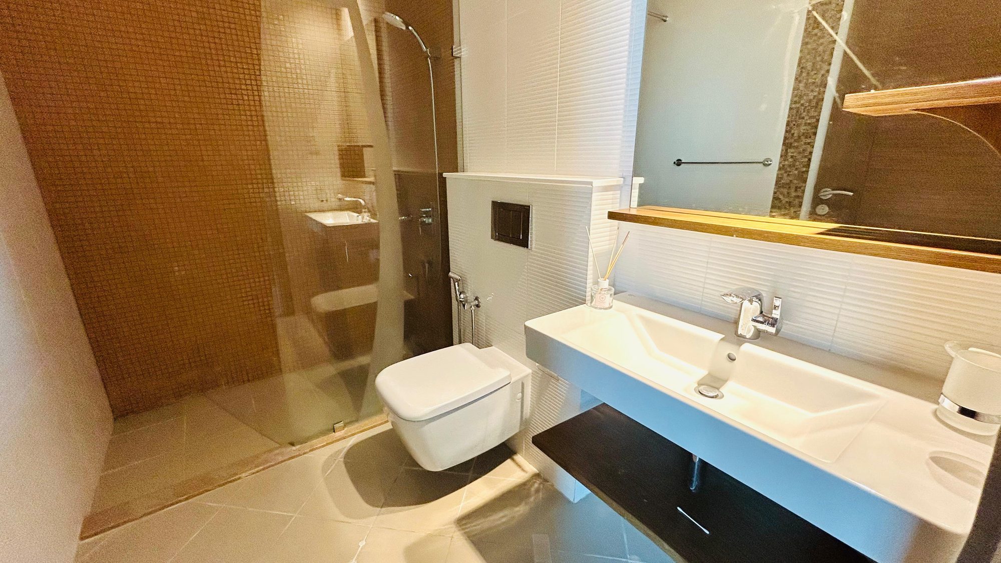Two Bedroom Apartment with Pool and Gym