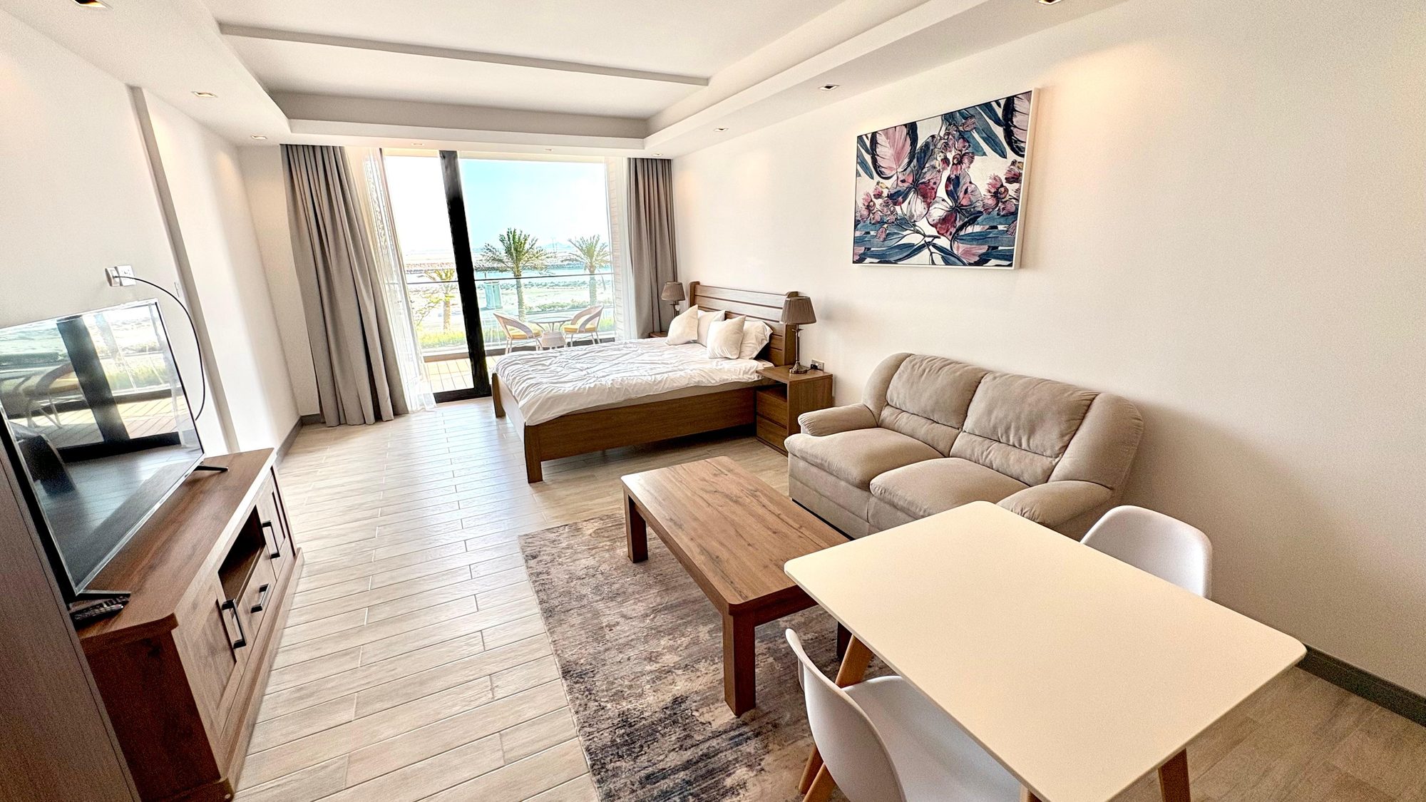 One-Bedroom Apartment with Pool and Gym Access