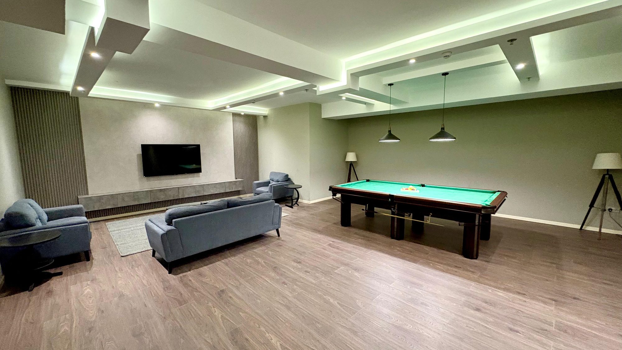 One-Bedroom Apartment with Pool and Gym Access
