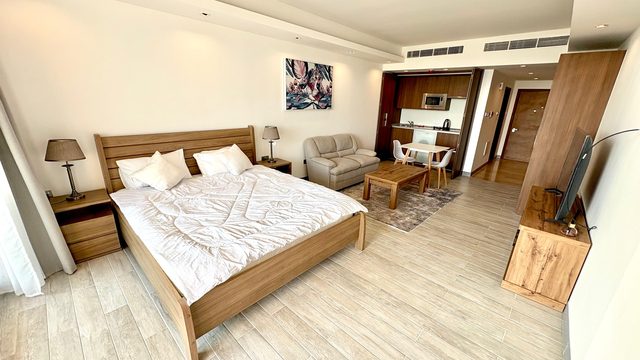 One-Bedroom Apartment with Pool and Gym Access