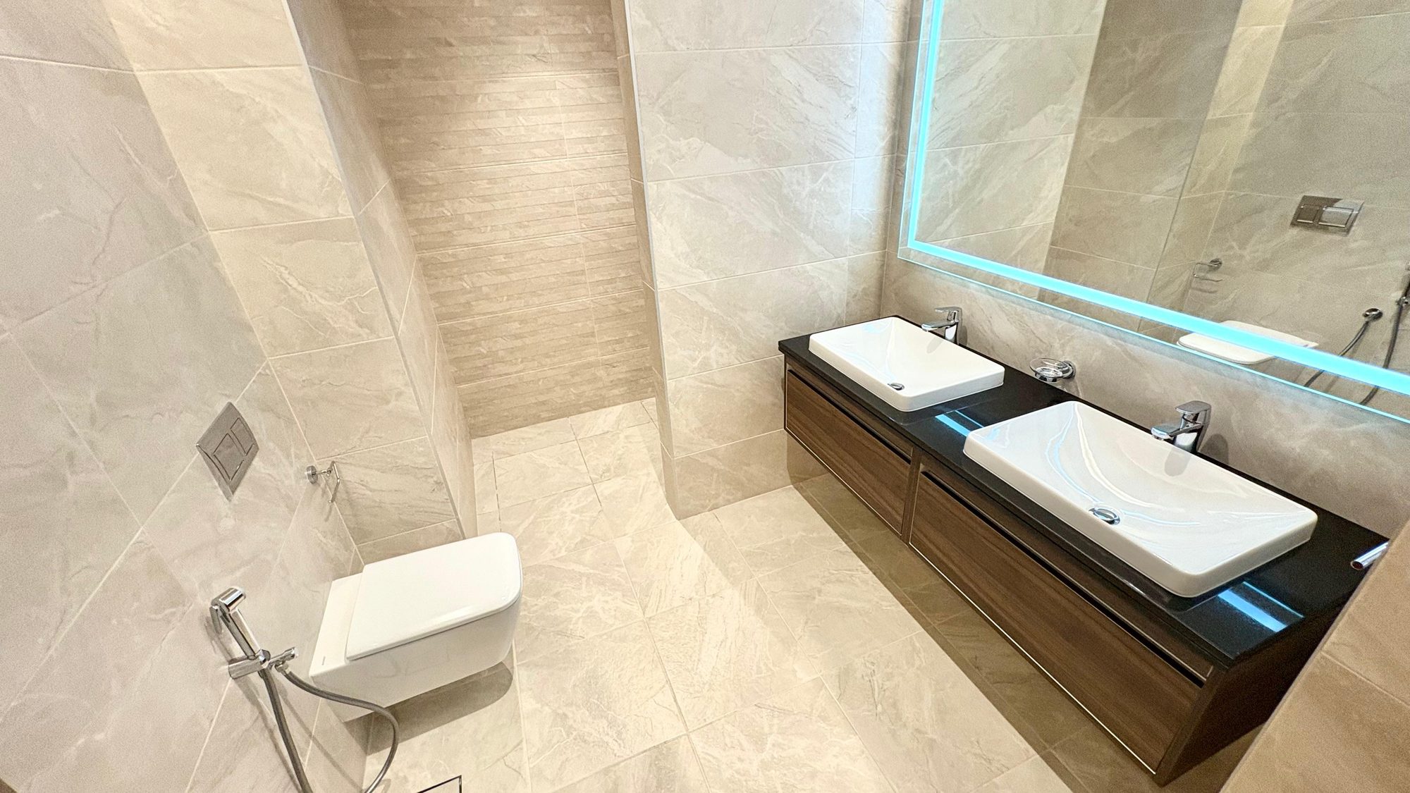 Two-Bedroom Apartment with Three Bathrooms