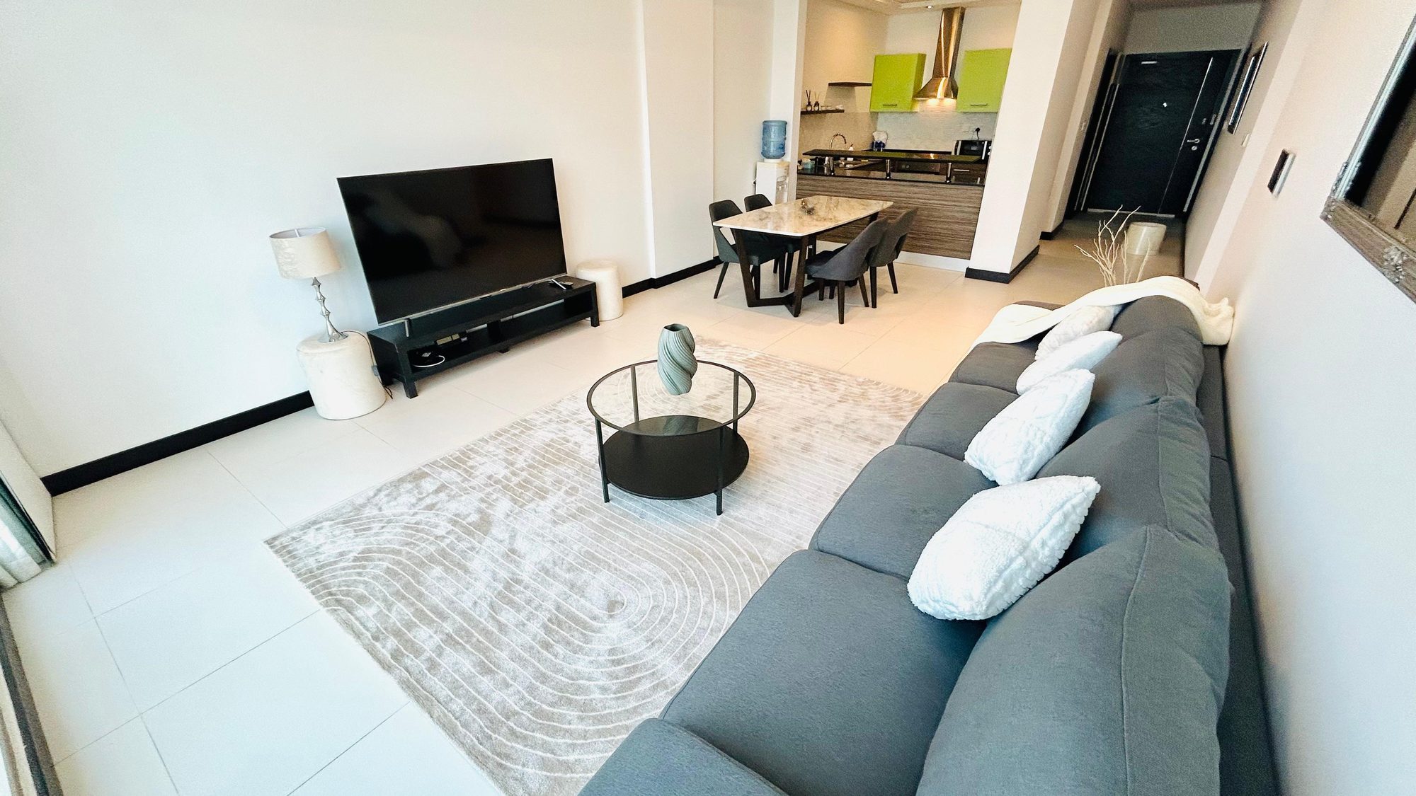 Two-Bedroom Apartment with Pool and Gym