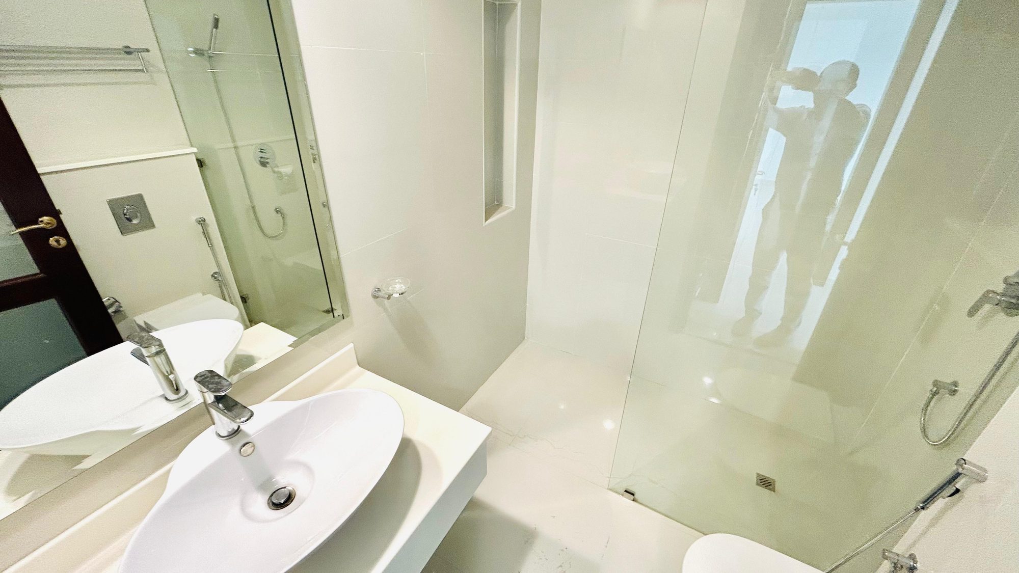 One Bedroom Semi-Furnished Apartment, 86 sqm