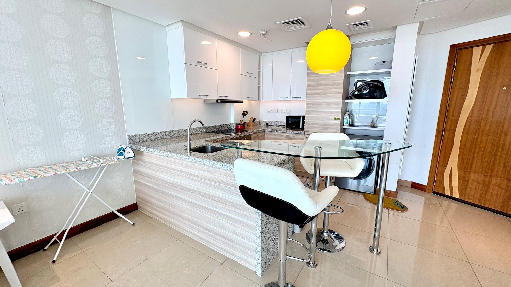 One-Bedroom Apartment with Dual Bathrooms