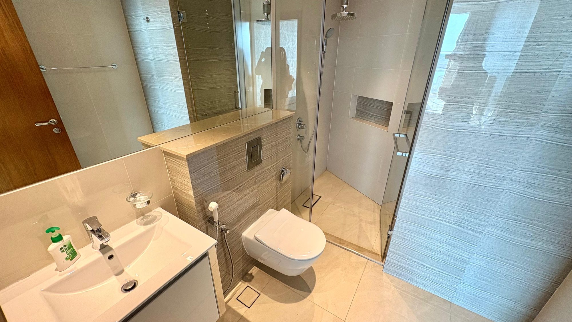 One-Bedroom Apartment with Dual Bathrooms