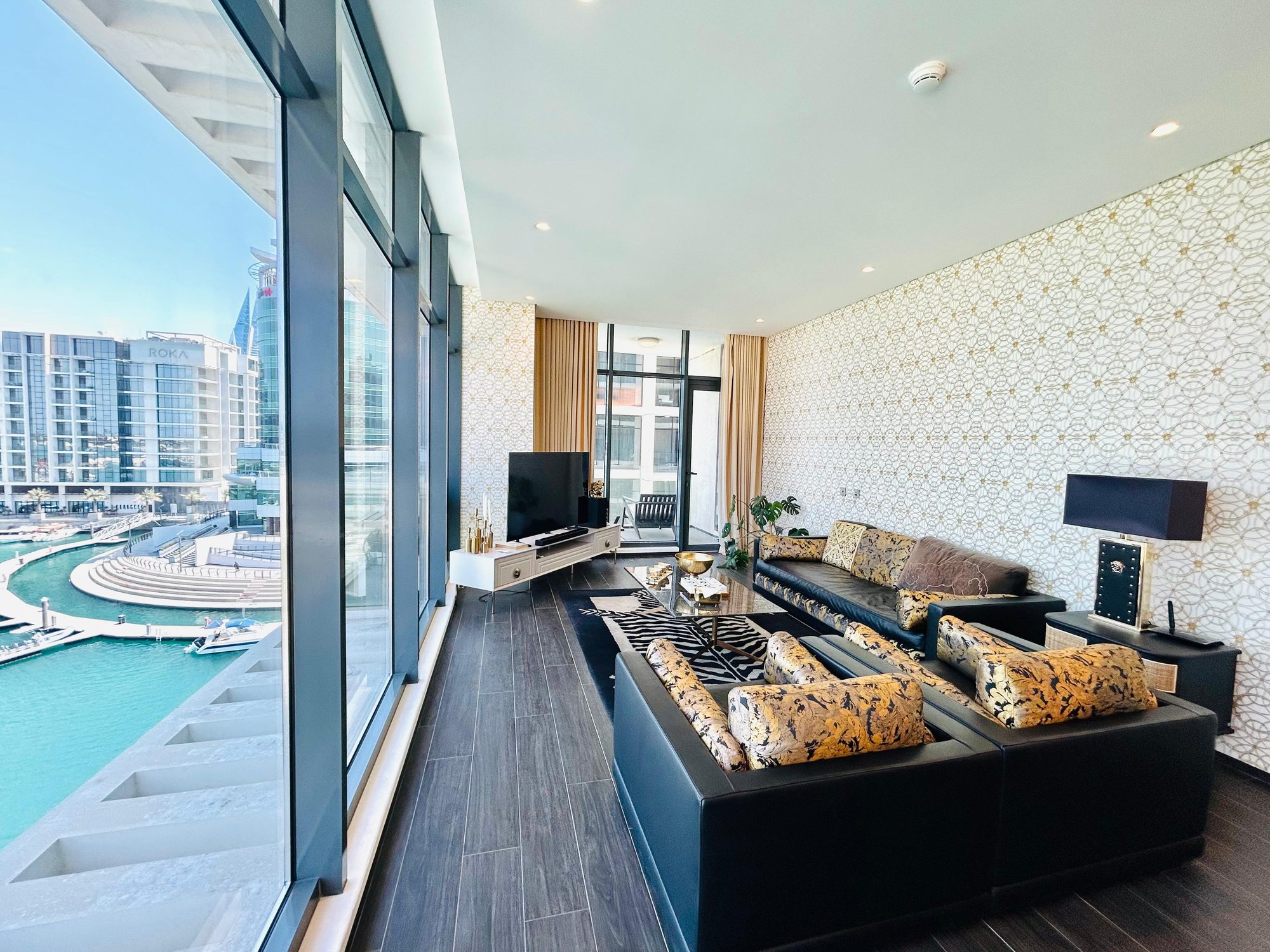 Two-Bedroom Apartment with Sea View and Pool