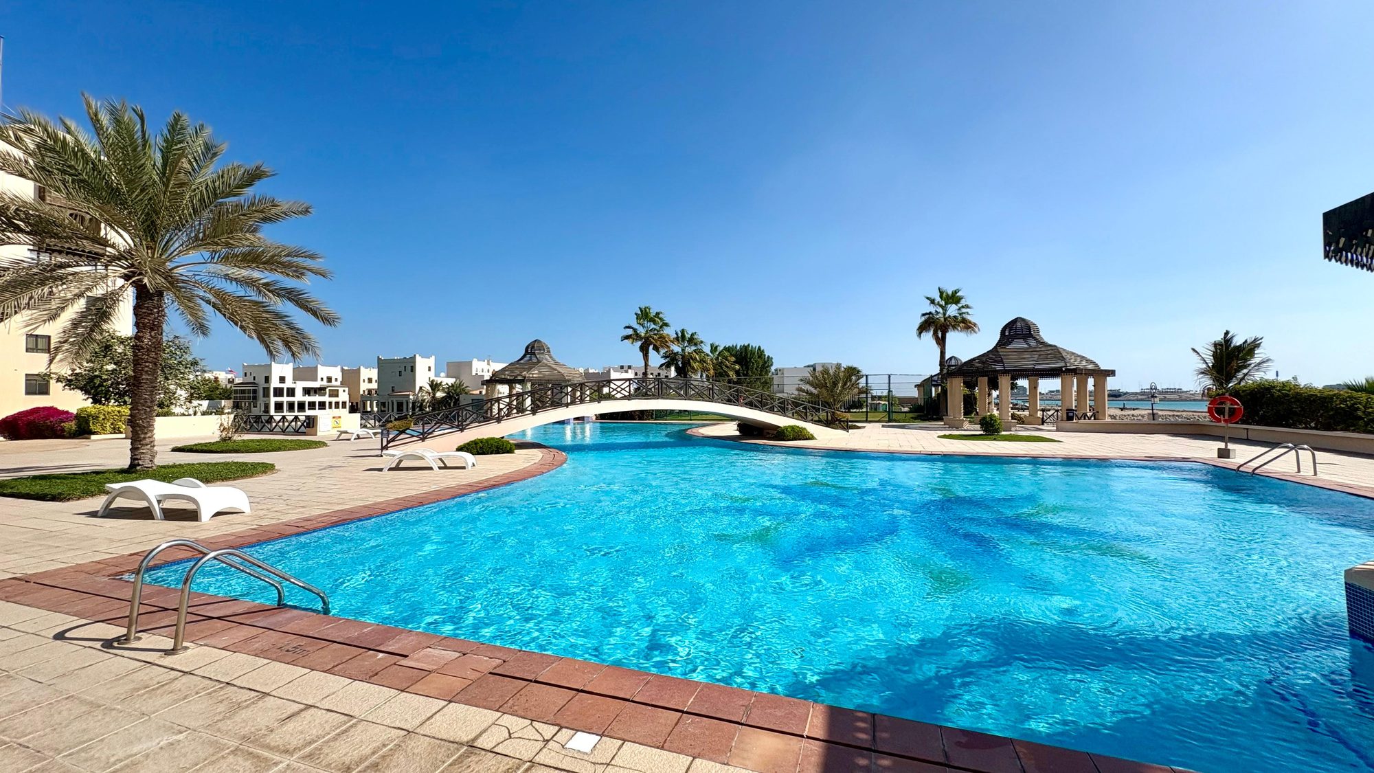 1-Bedroom Apartment with Comprehensive Building Amenities