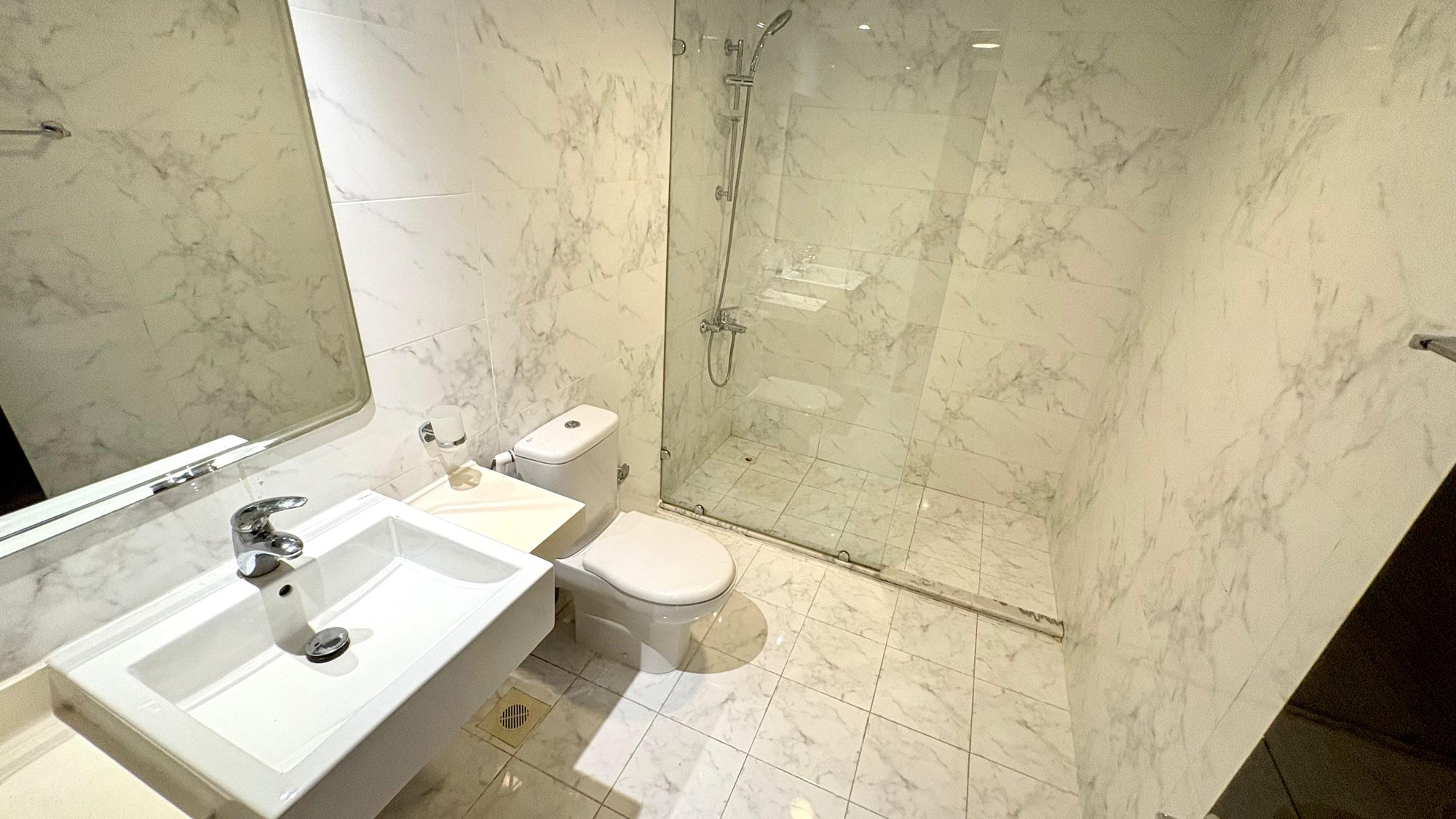 1-Bedroom Apartment with Comprehensive Building Amenities