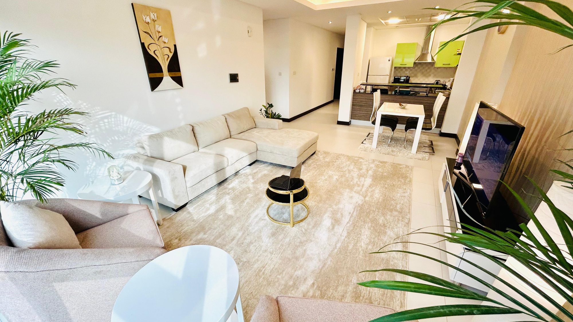 Two Bedroom Apartment with Pool and Gym