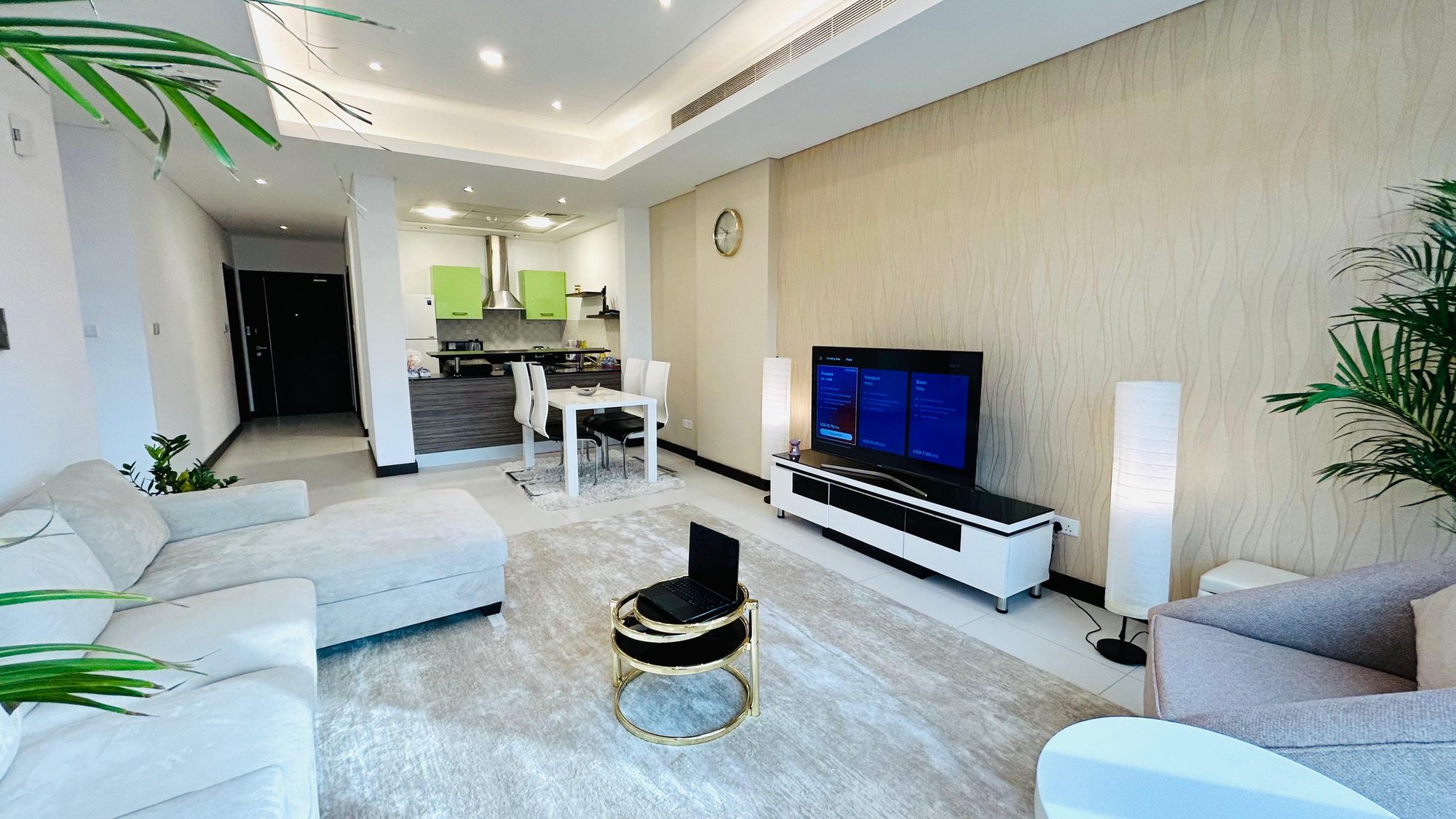 Two Bedroom Apartment with Pool and Gym