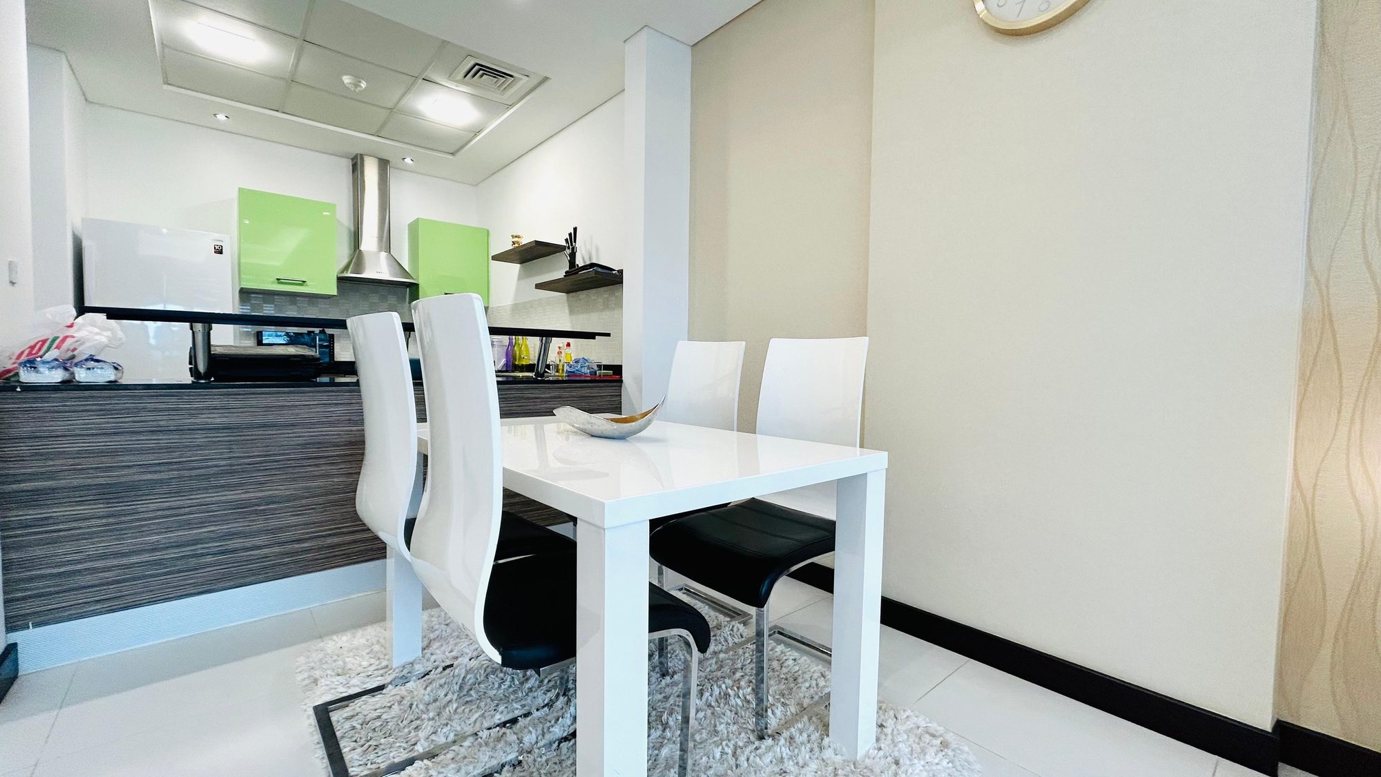 Two Bedroom Apartment with Pool and Gym