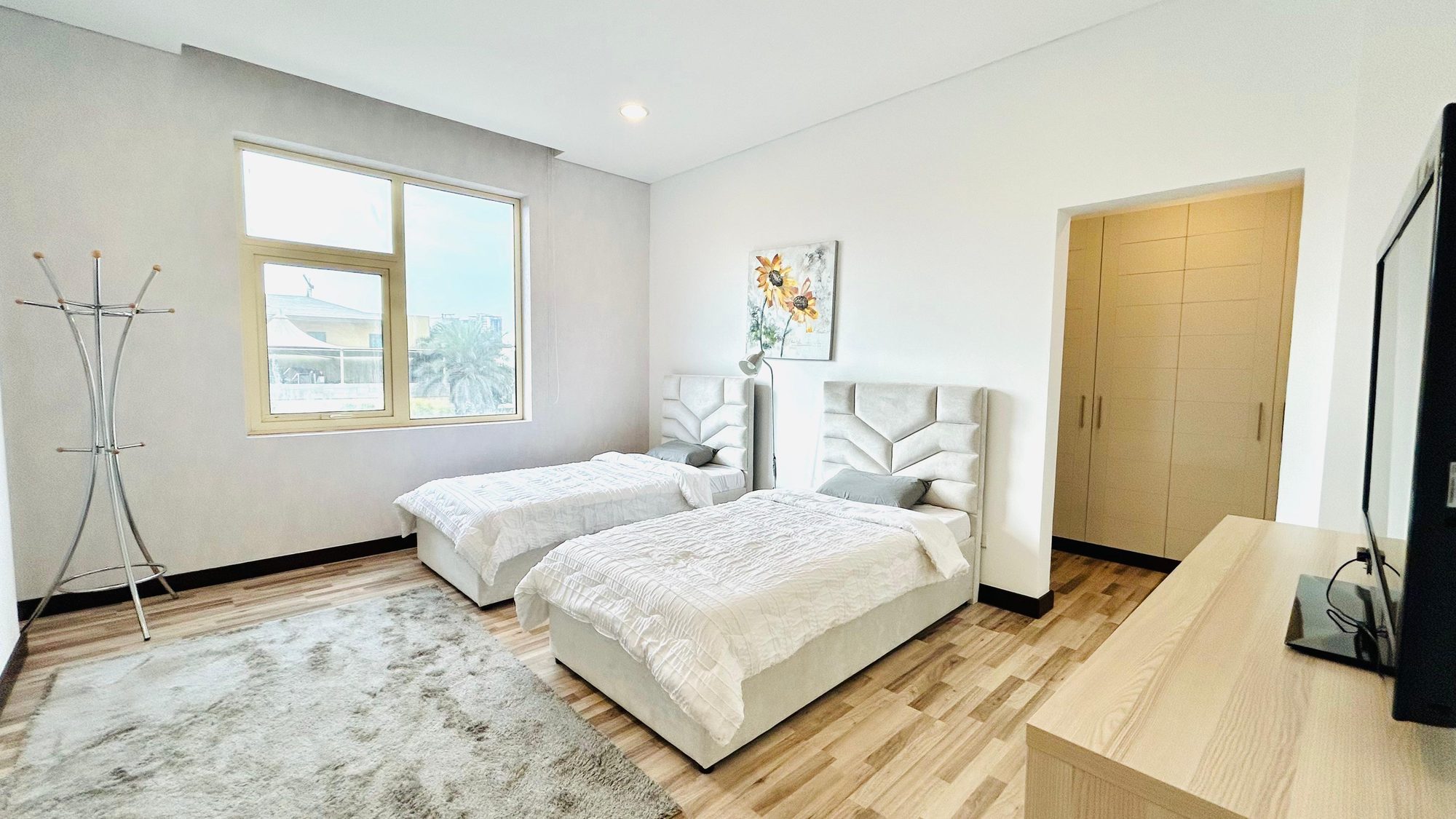 Two Bedroom Apartment with Pool and Gym