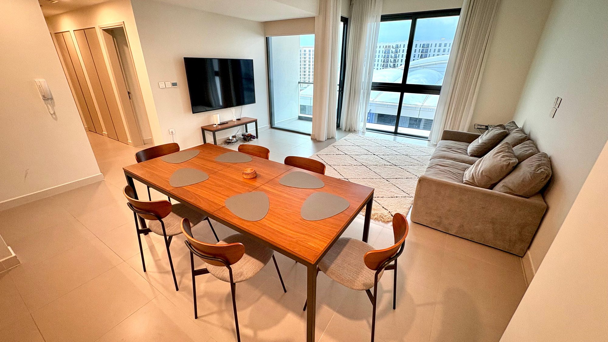 2 Bedroom Apartment with Waterfront Views