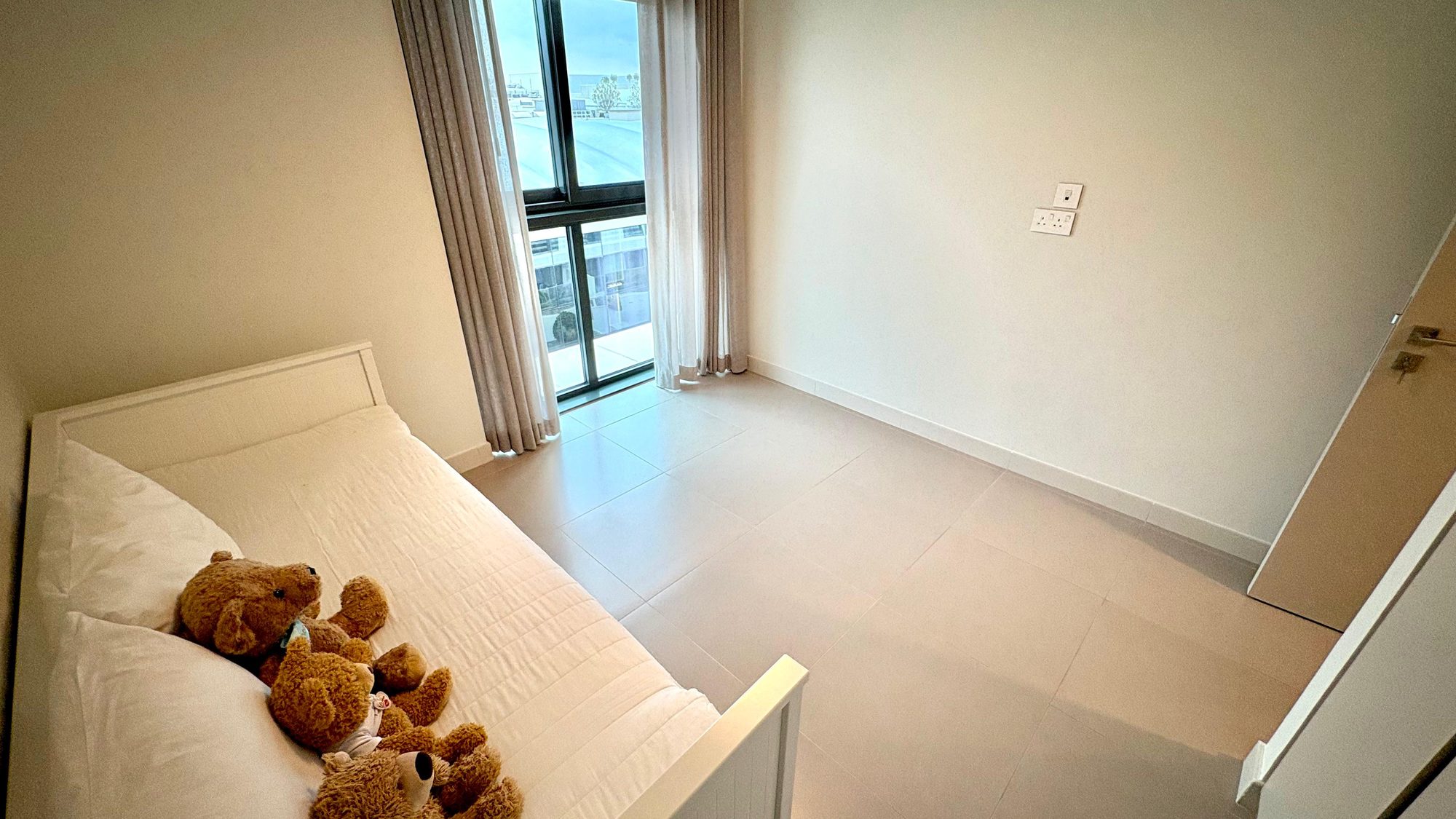 2 Bedroom Apartment with Waterfront Views