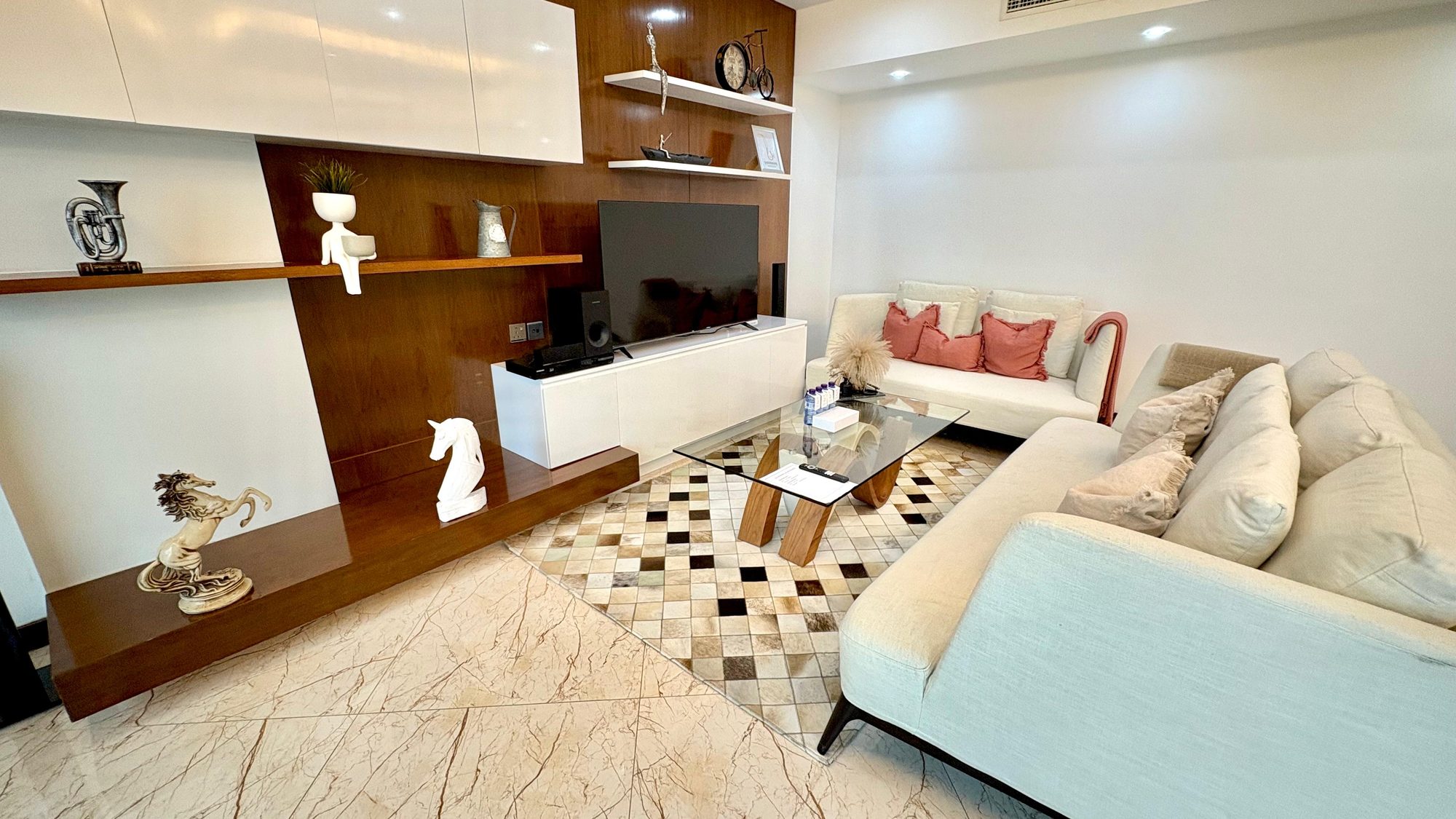 Two-Bedroom Apartment with Jacuzzi and Pool