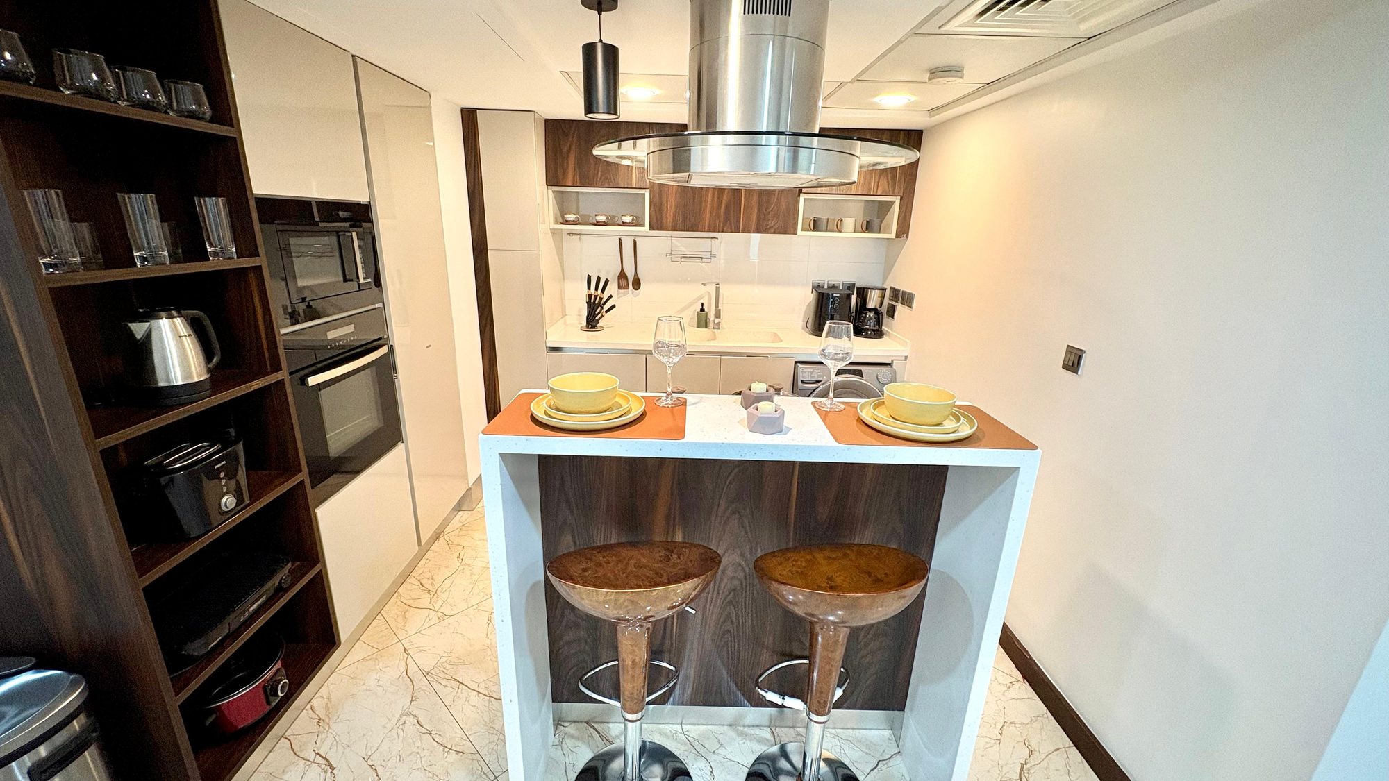 Two-Bedroom Apartment with Jacuzzi and Pool
