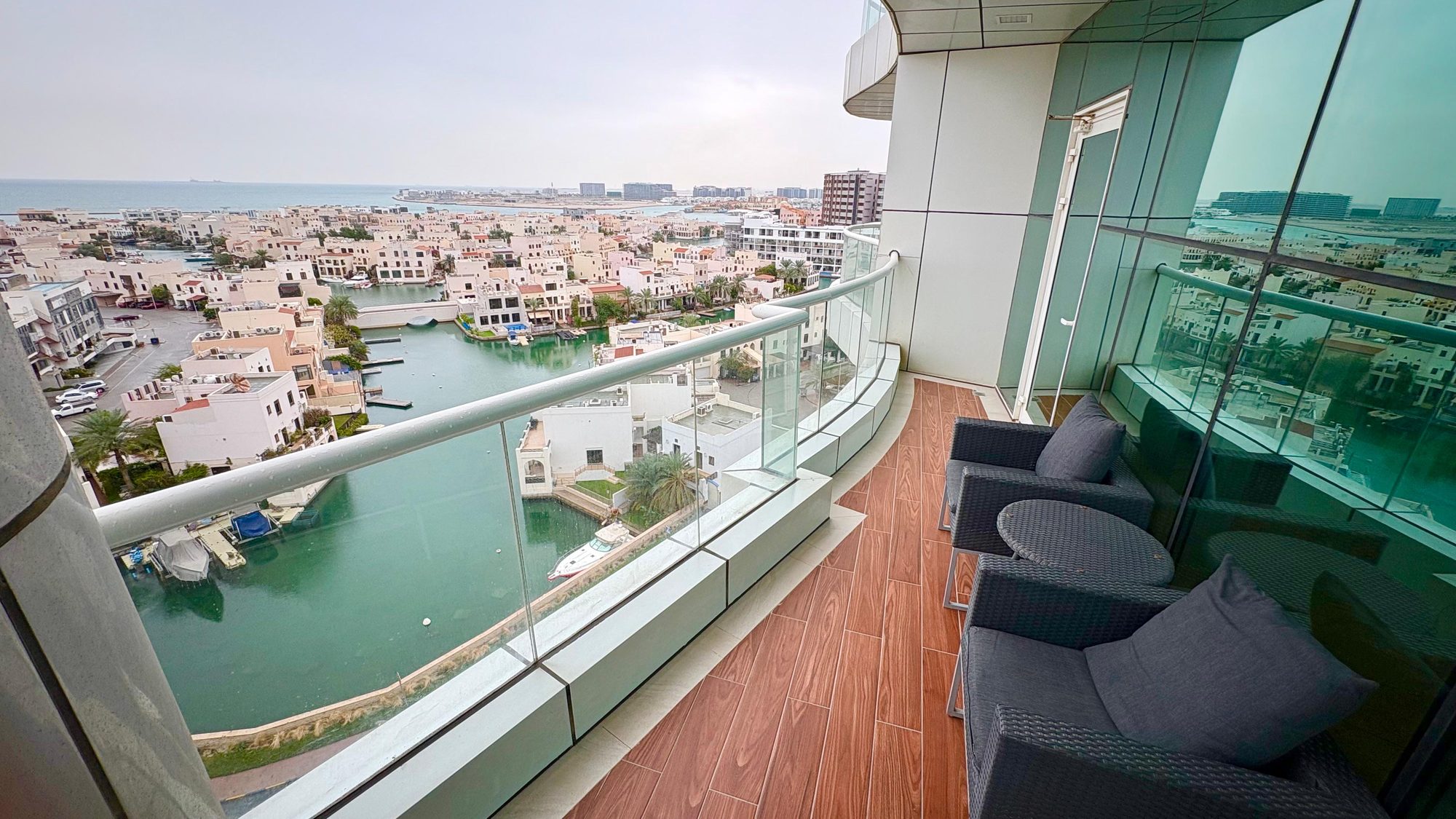 Two-Bedroom Apartment with Jacuzzi and Pool