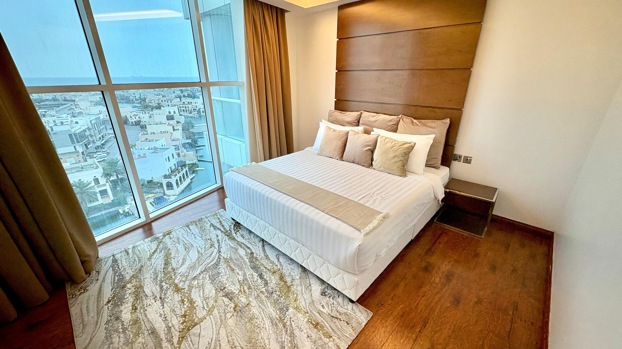 Two-Bedroom Apartment with Jacuzzi and Pool