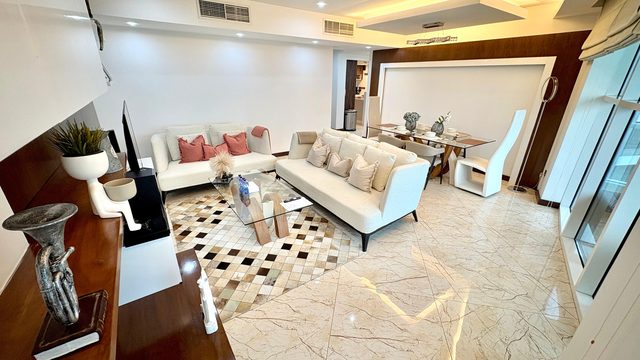 Two-Bedroom Apartment with Jacuzzi and Pool