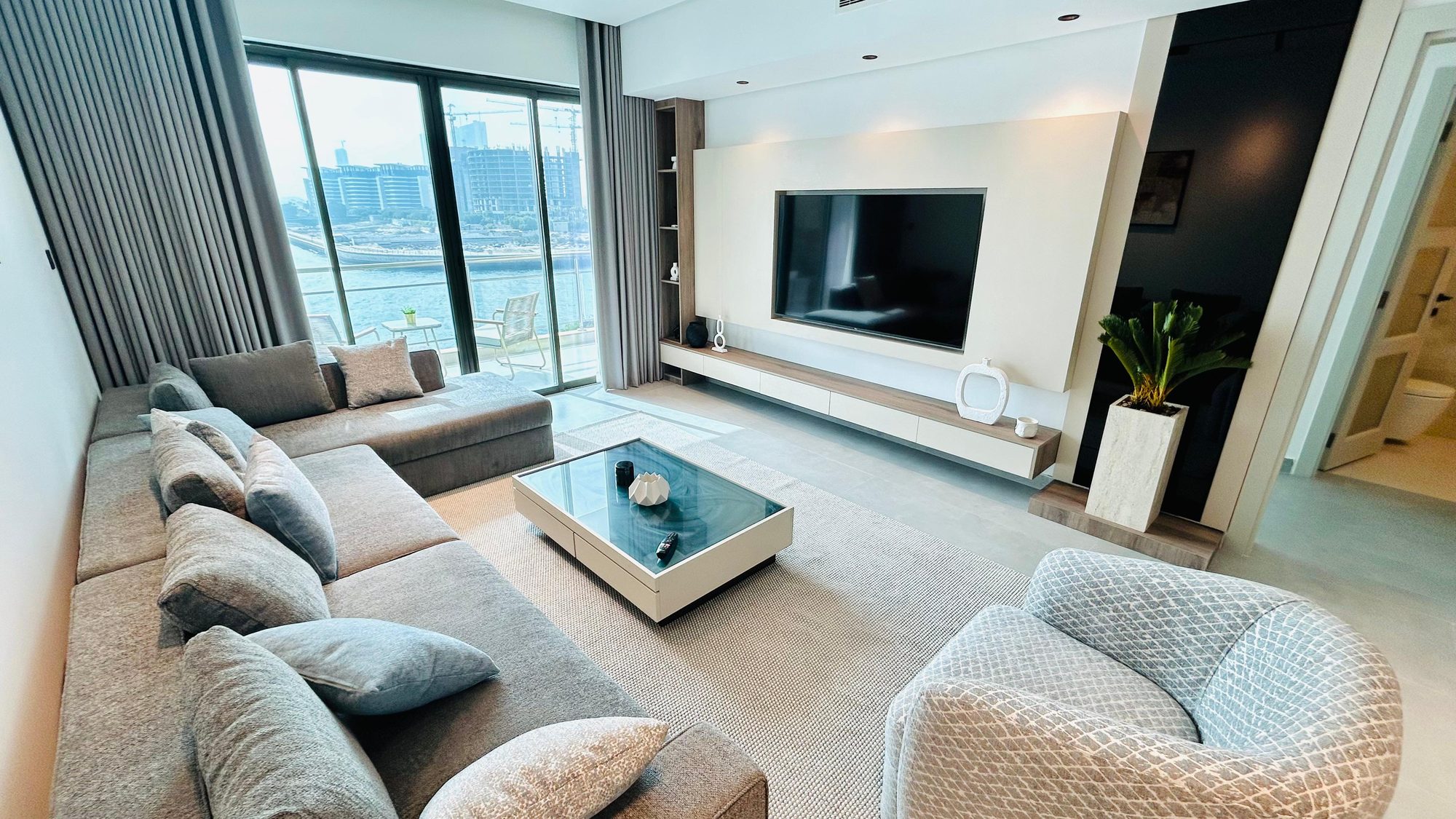 One Bedroom Apartment with Two Bathrooms