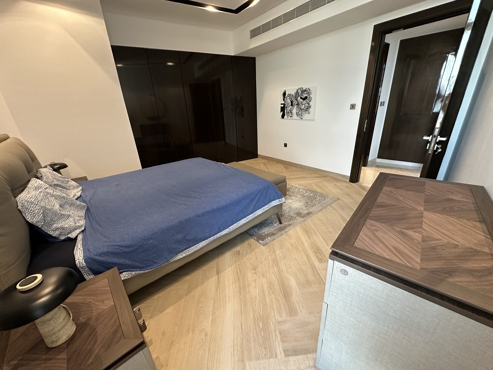 One Bedroom Apartment with Balcony and Parking