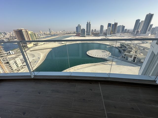 One Bedroom Apartment with Balcony and Parking