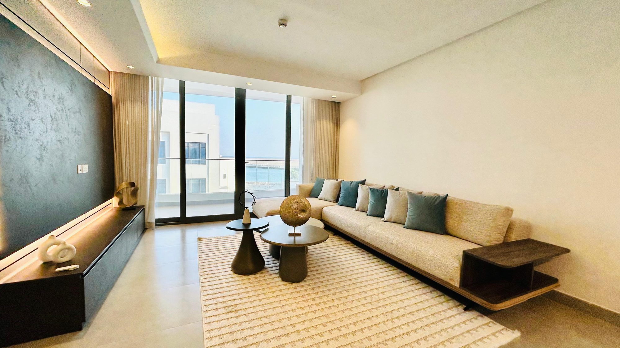 One-Bedroom Apartment, 90sqm, Two Bathrooms
