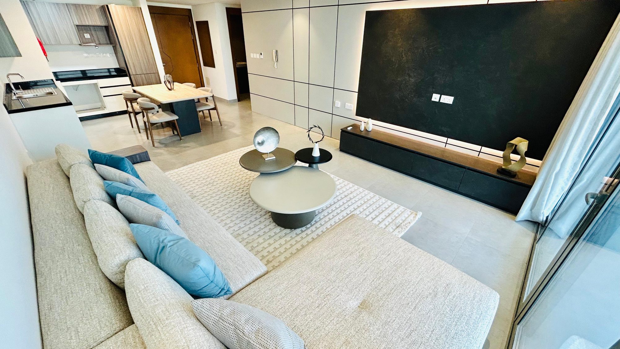 One-Bedroom Apartment, 90sqm, Two Bathrooms