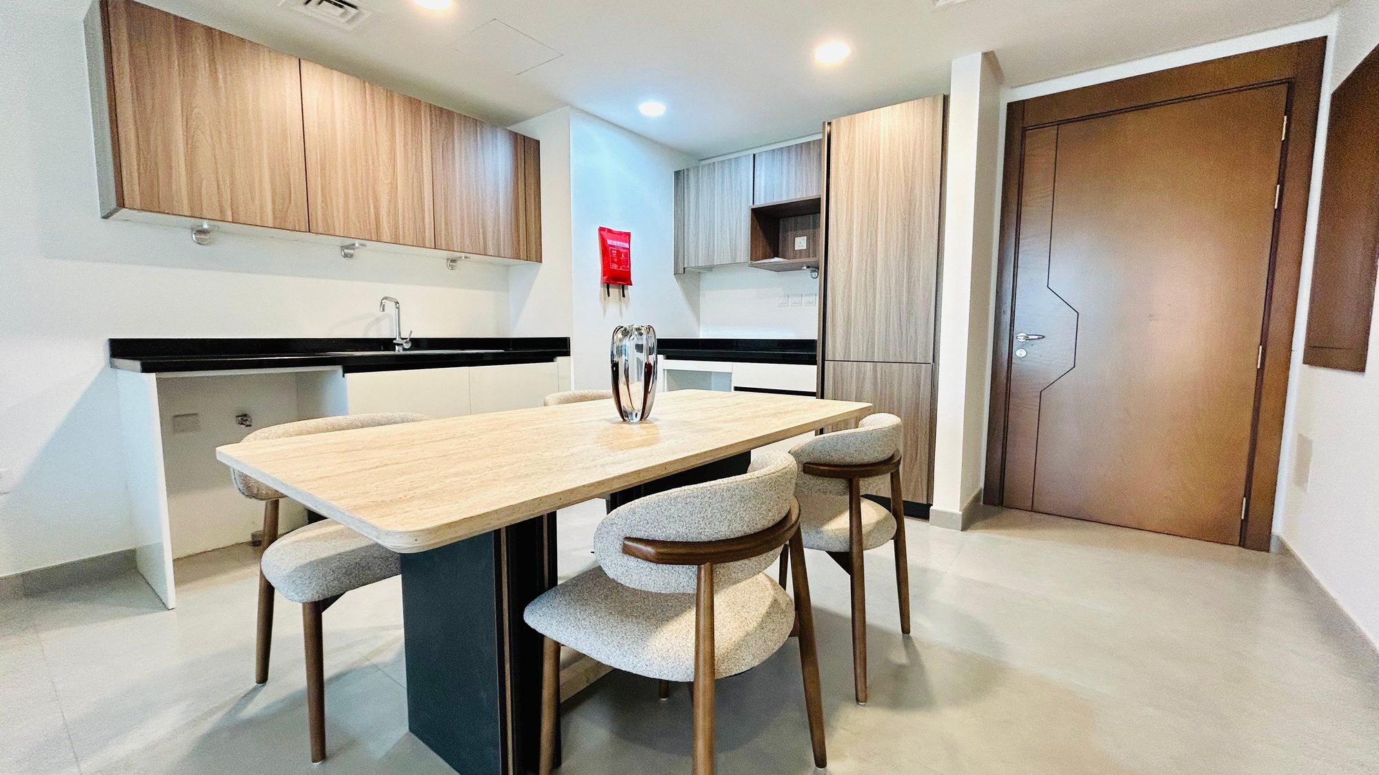 One-Bedroom Apartment, 90sqm, Two Bathrooms