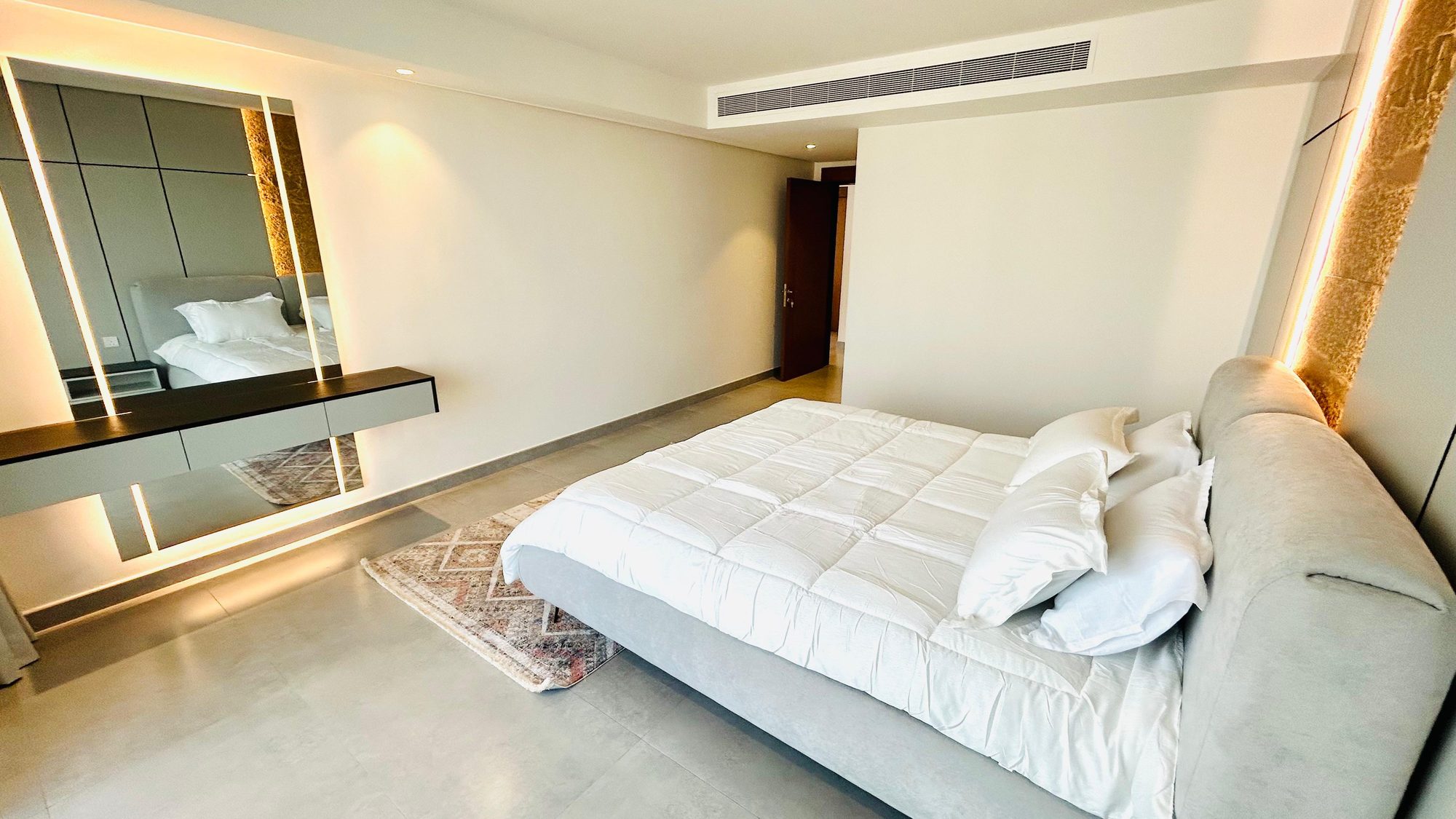 One-Bedroom Apartment, 90sqm, Two Bathrooms