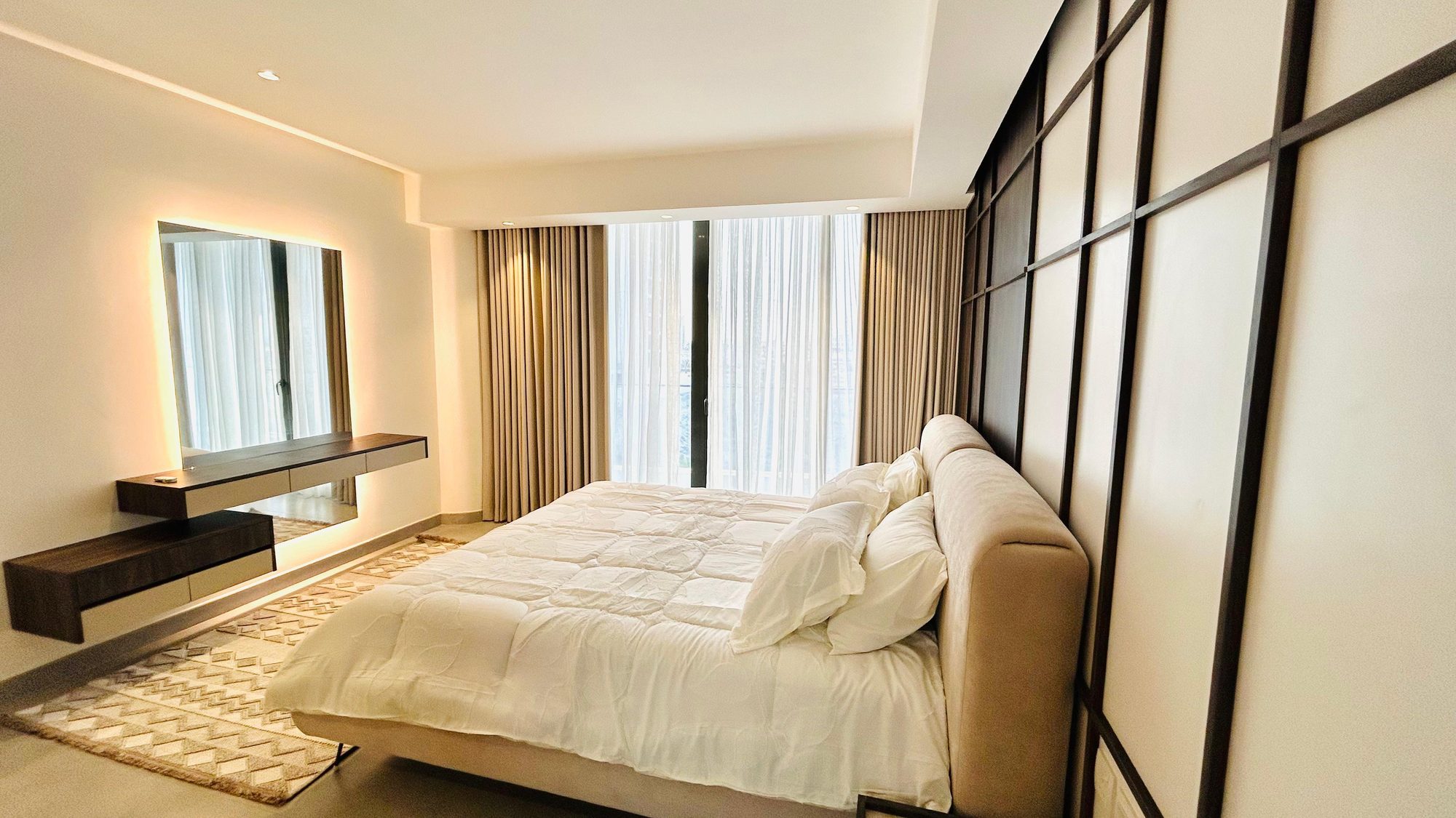 Two-Bedroom Apartment with Four Bathrooms