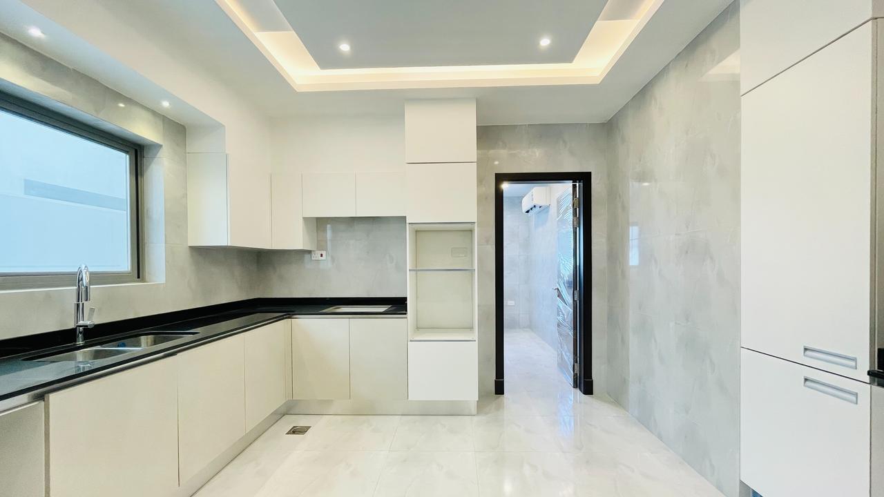 Four Bedroom Villa with Pool and Maid's Room