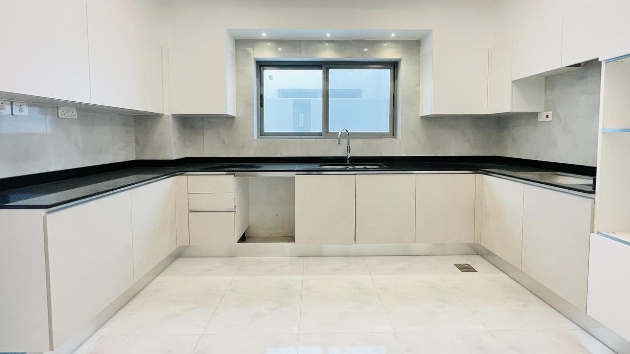 Four Bedroom Villa with Pool and Maid's Room