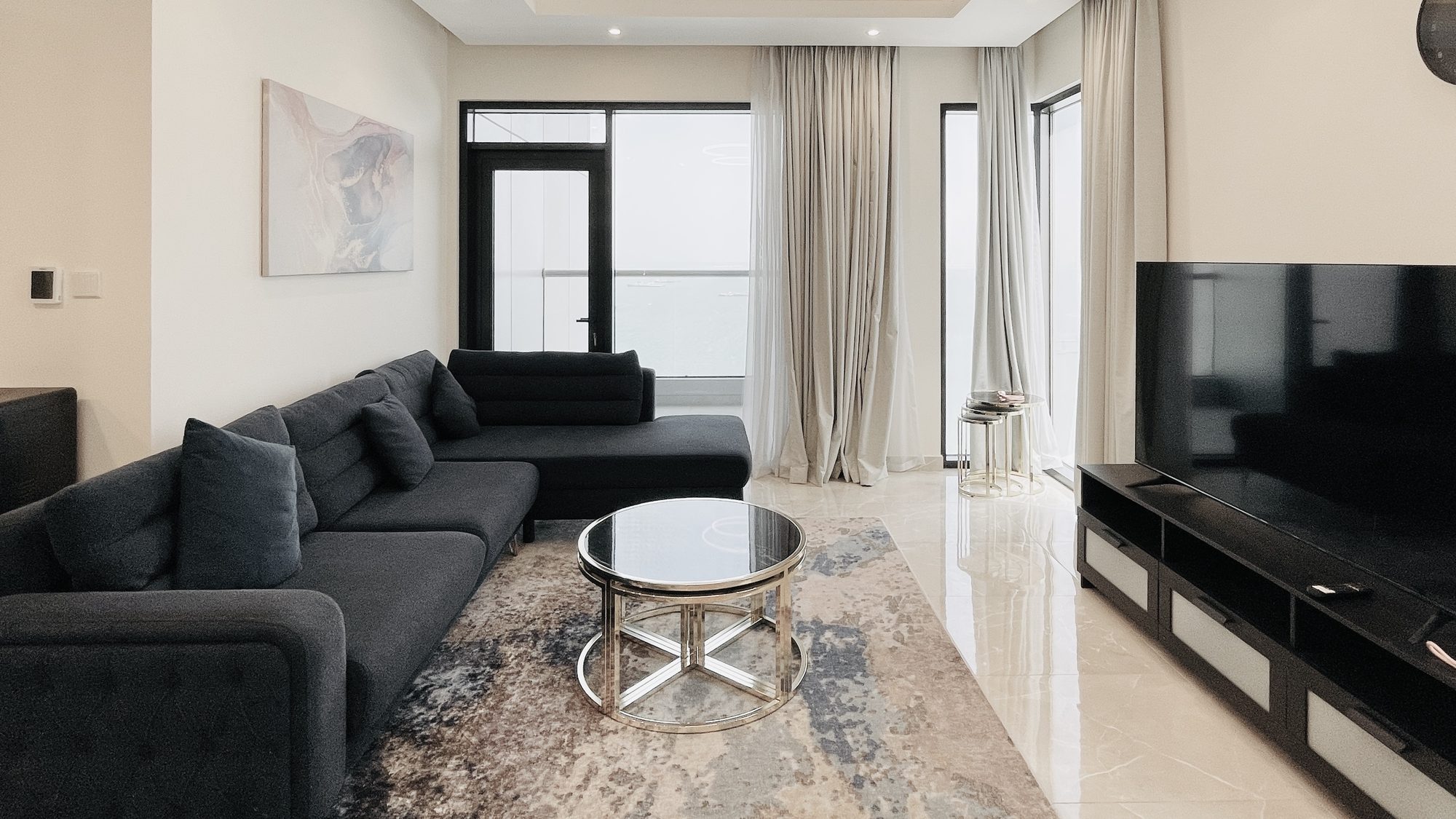 Two-Bedroom Apartment with Pool and Gym