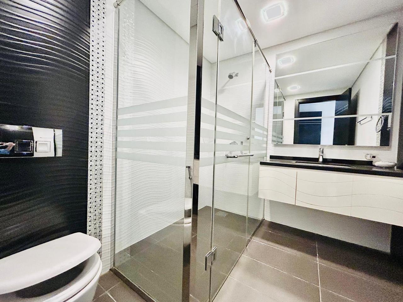 2 Bedroom Apartment with Pool Access