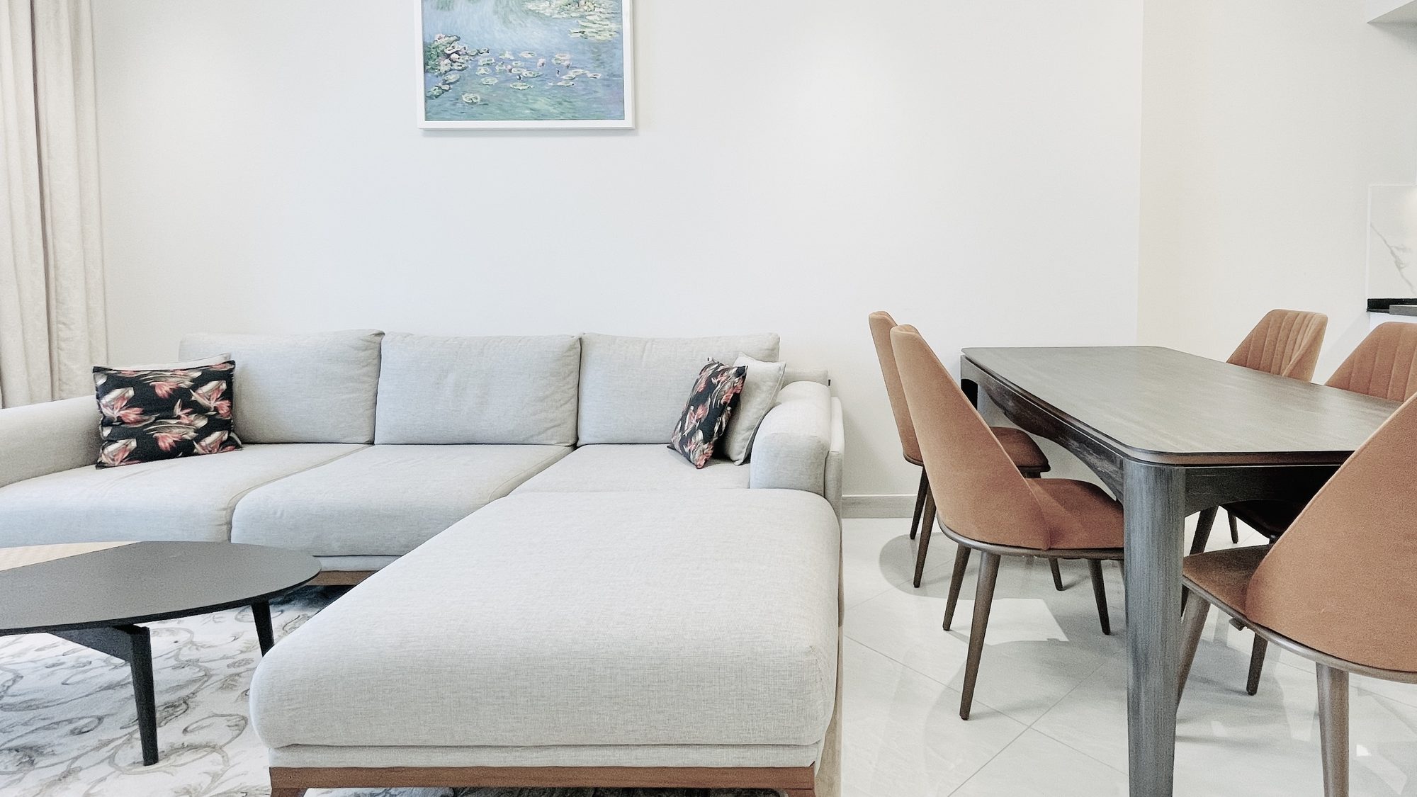 Two-Bedroom Apartment with Pool and Gym
