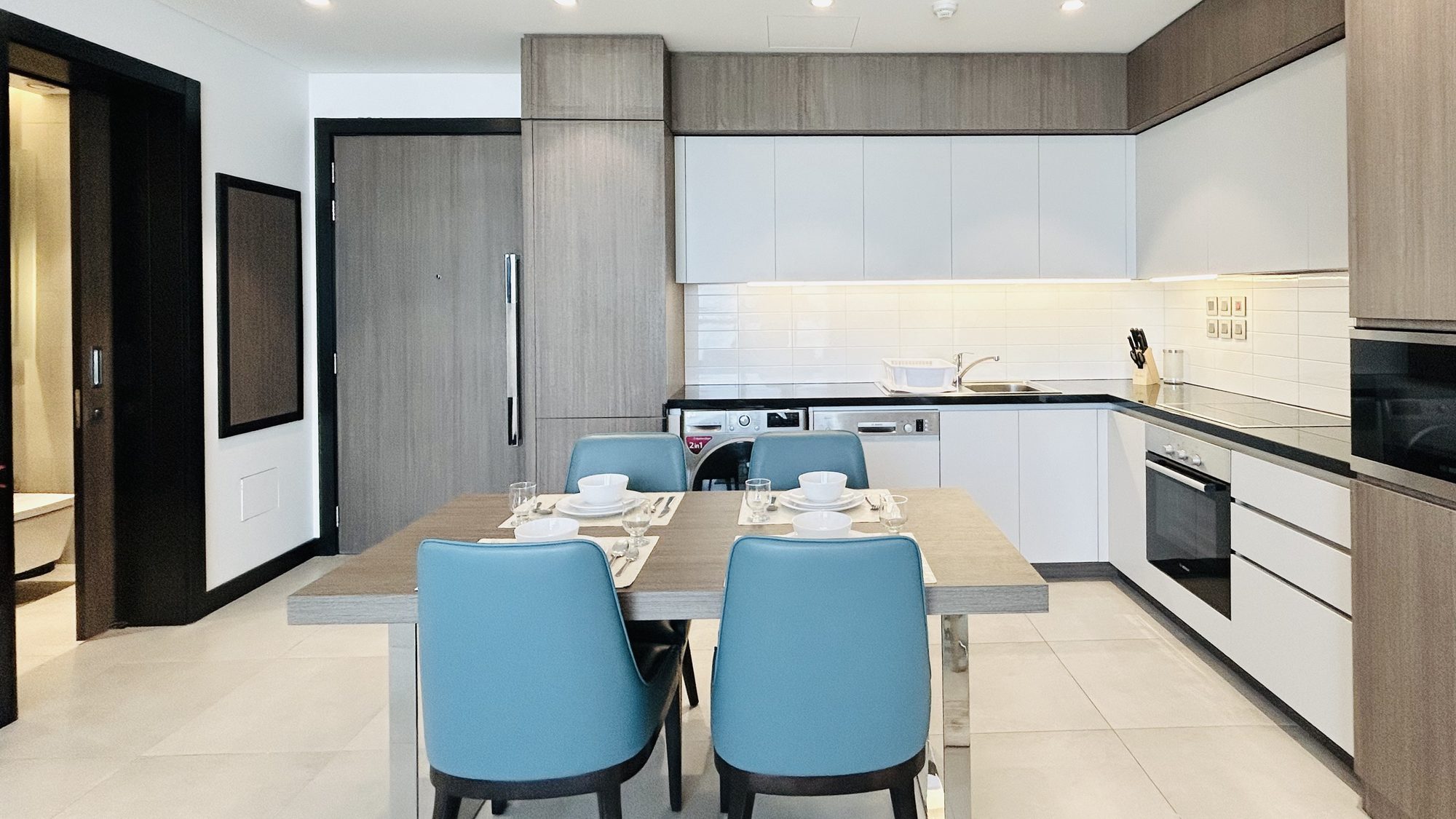 One-Bedroom Apartment with Two Bathrooms