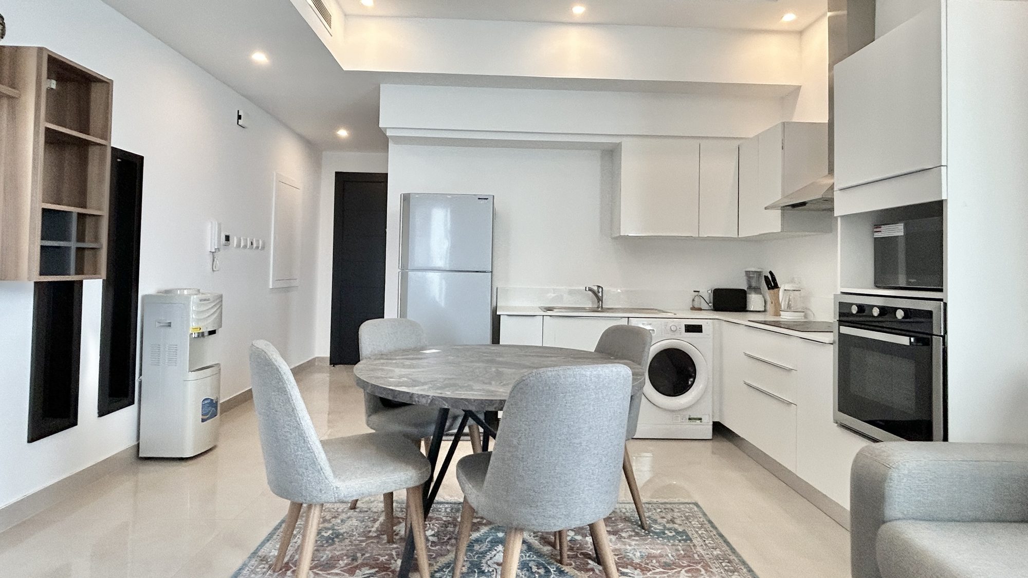 One-Bedroom Apartment with Pool and Gym