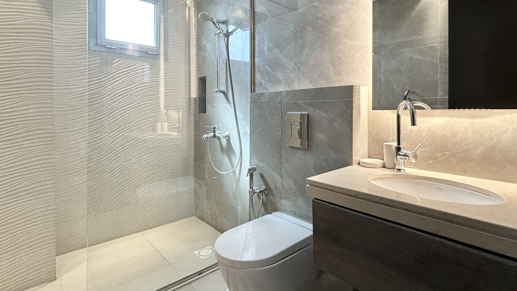 One-Bedroom Apartment with Pool and Gym