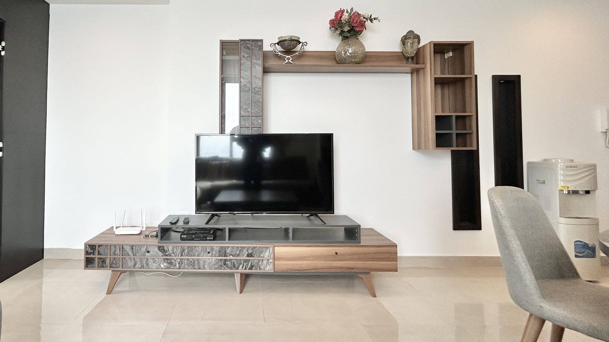 One-Bedroom Apartment with Pool and Gym