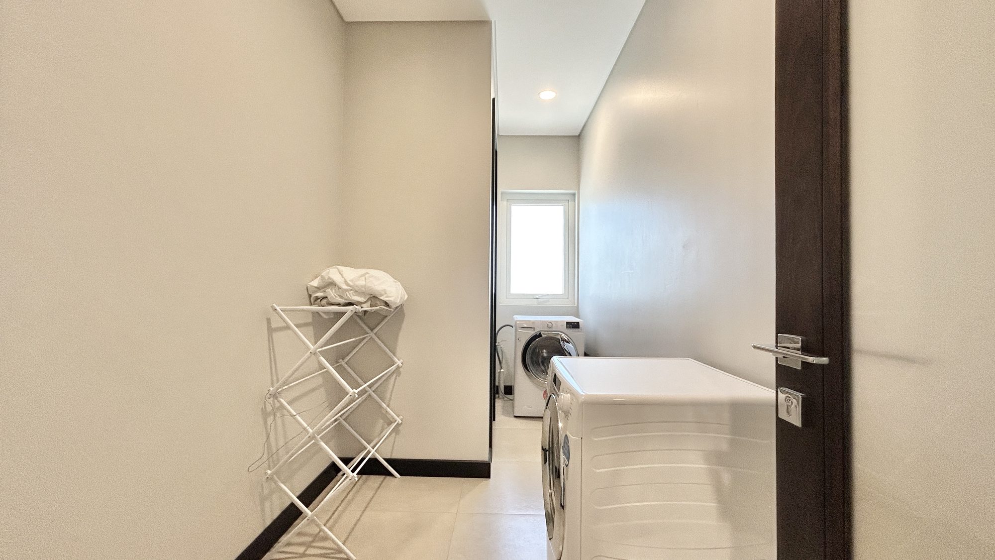 Two-Bedroom Fully-Furnished Apartment with Concierge