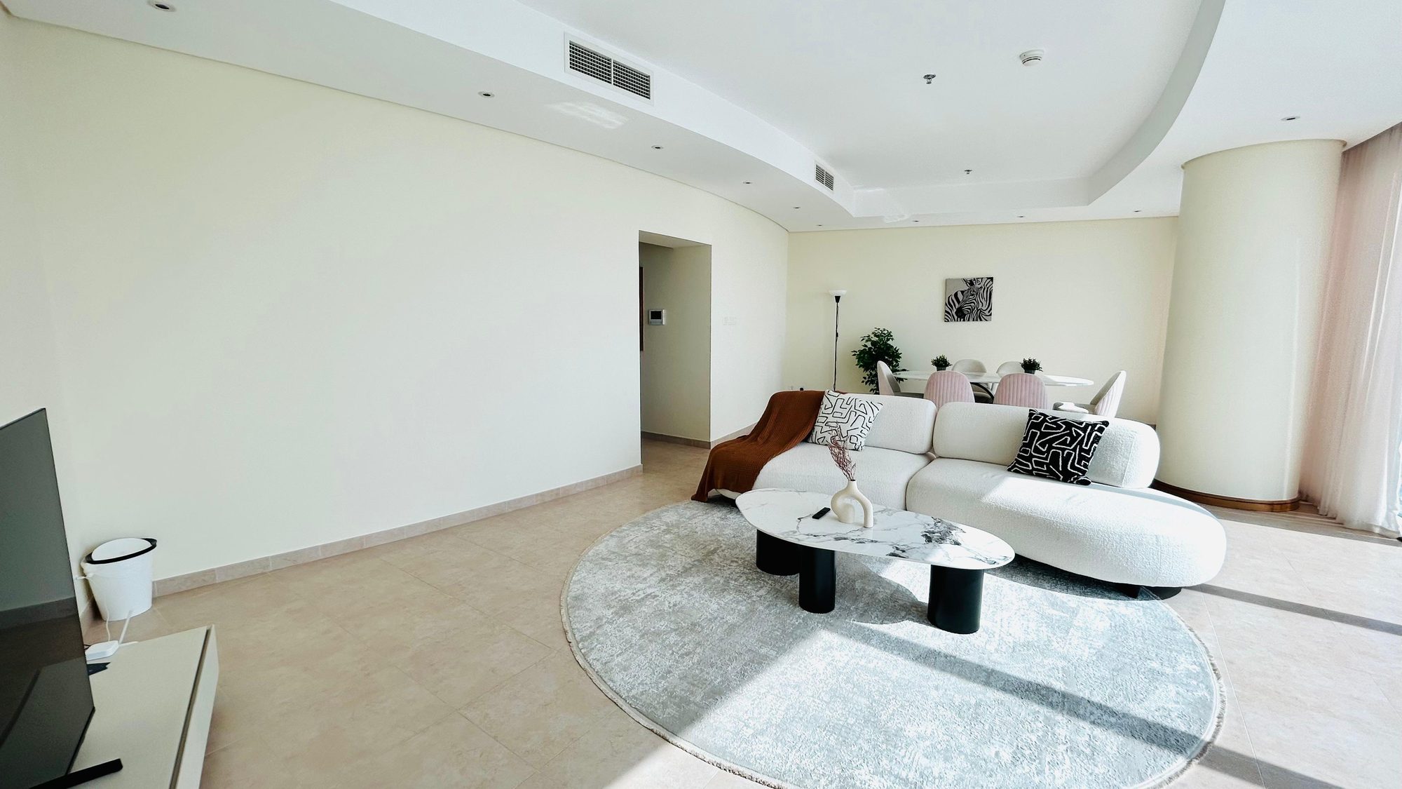 Two-Bedroom Apartment with Shared Pool and Gym