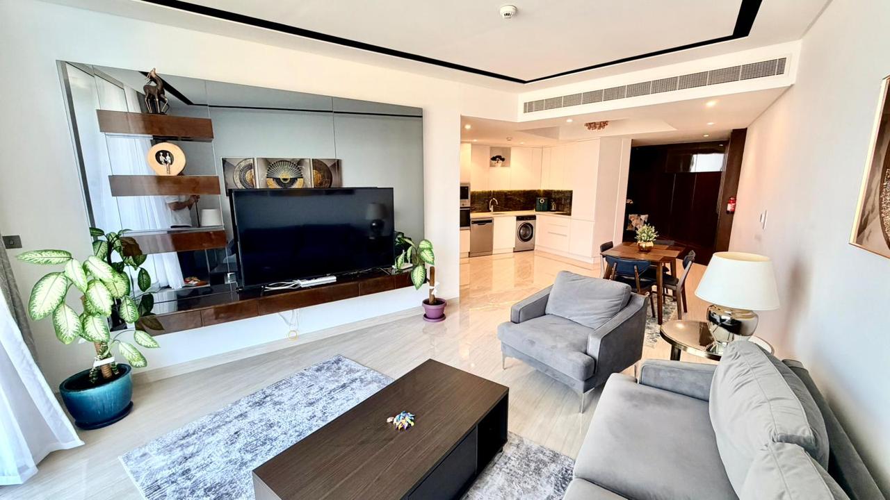 Two-Bedroom Apartment with Private Jacuzzi